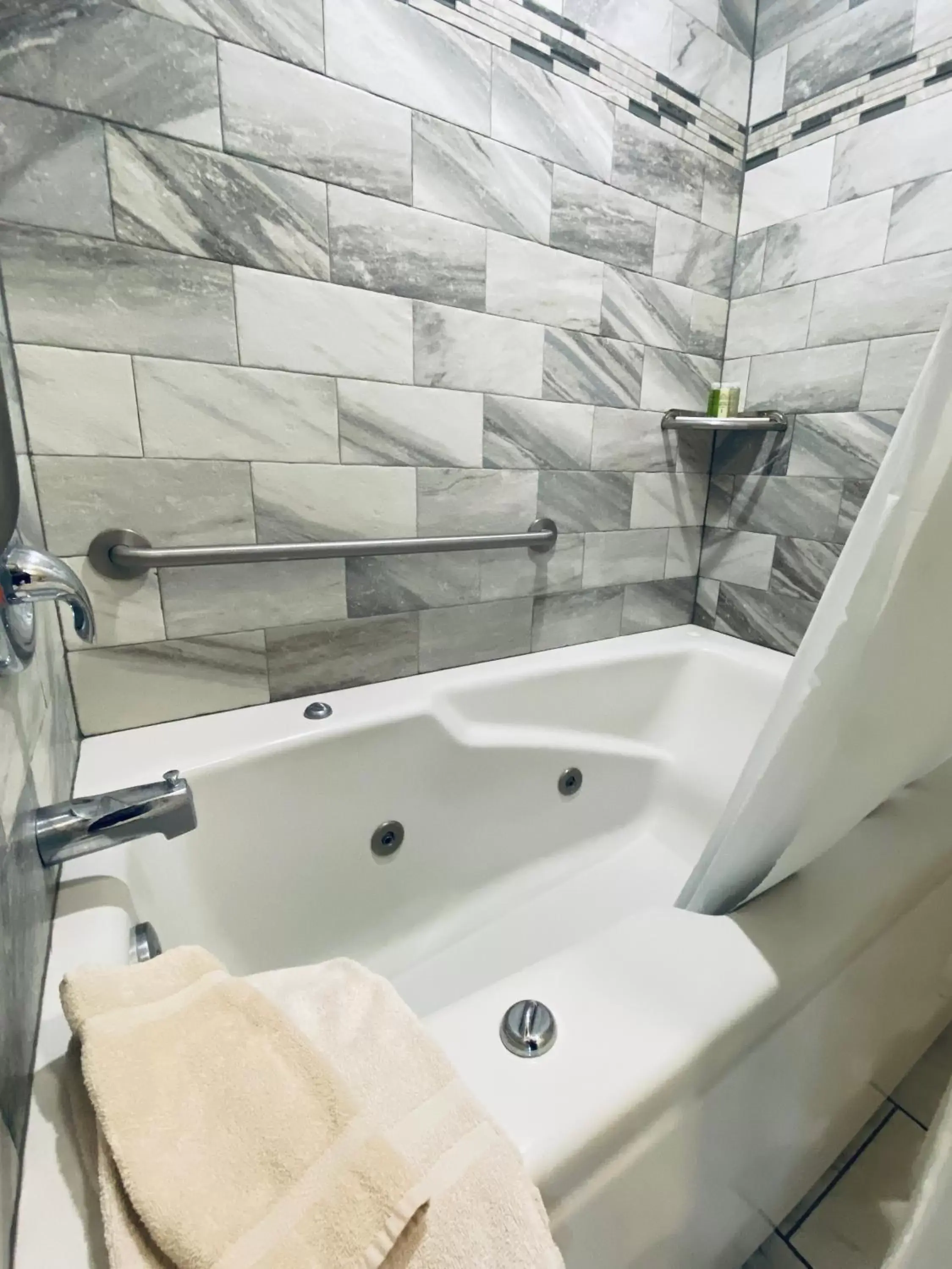 Bath, Bathroom in Salida Inn & Monarch Suites