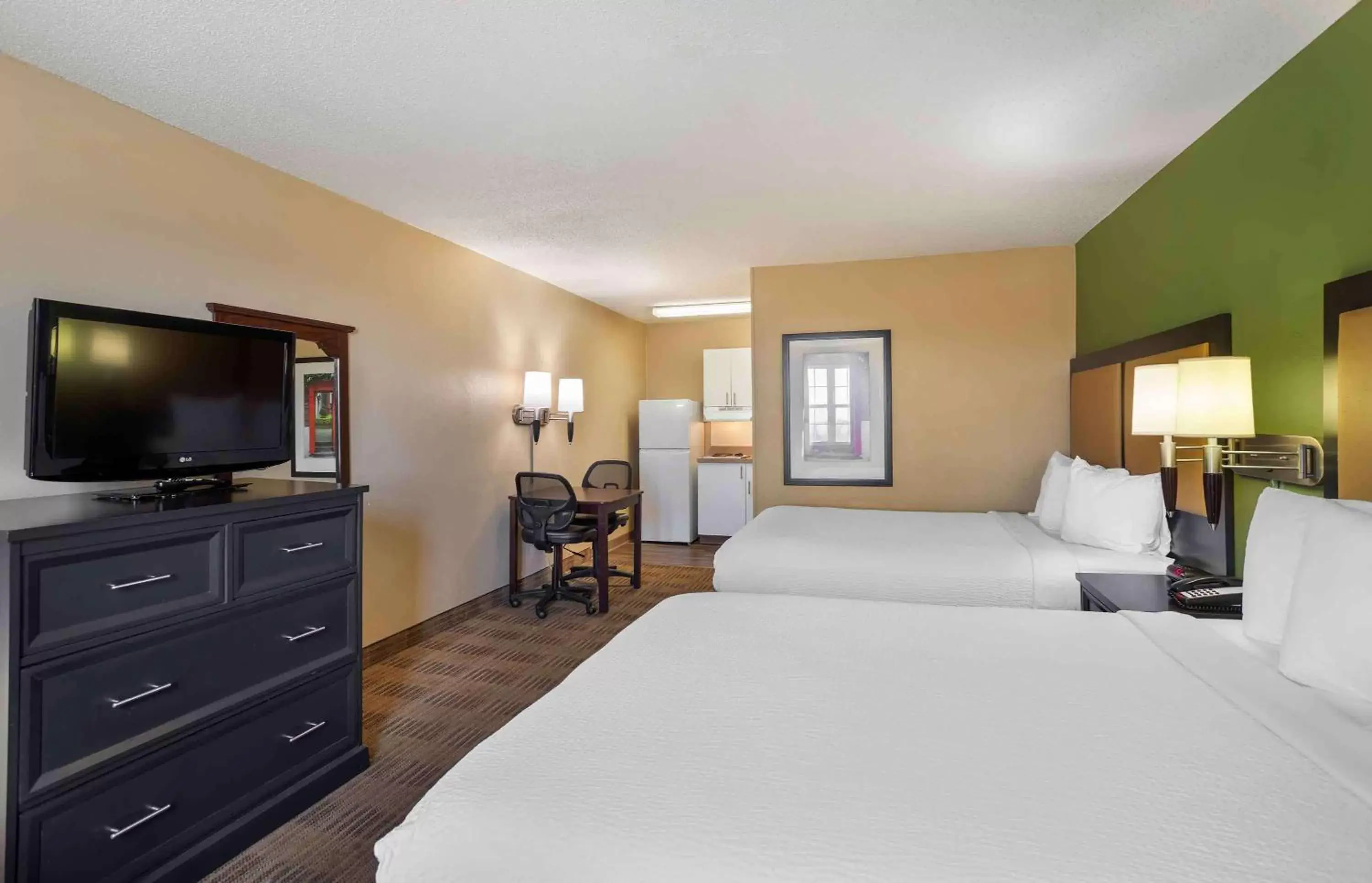 Bedroom, Bed in Extended Stay America Select Suites - Raleigh - RDU Airport