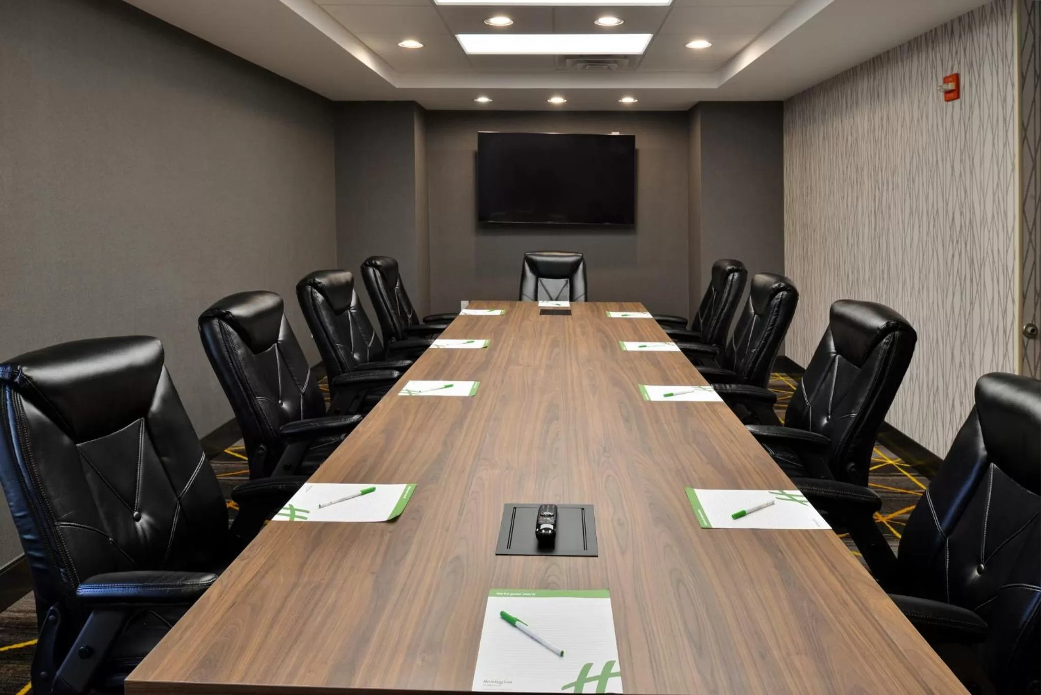 Meeting/conference room in Holiday Inn Hotel & Suites Overland Park-Convention Center by IHG