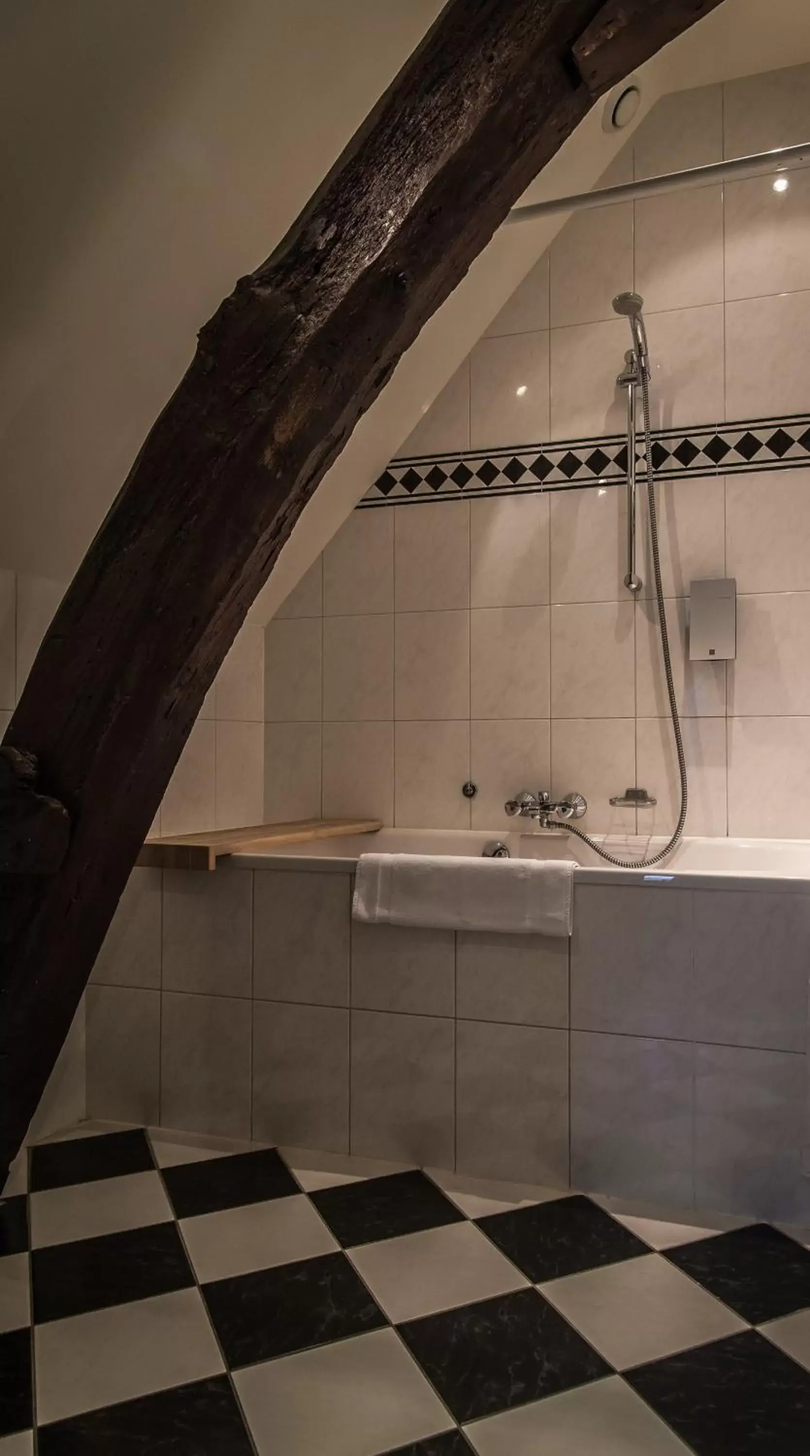 Shower, Bathroom in Hotel De Limbourg