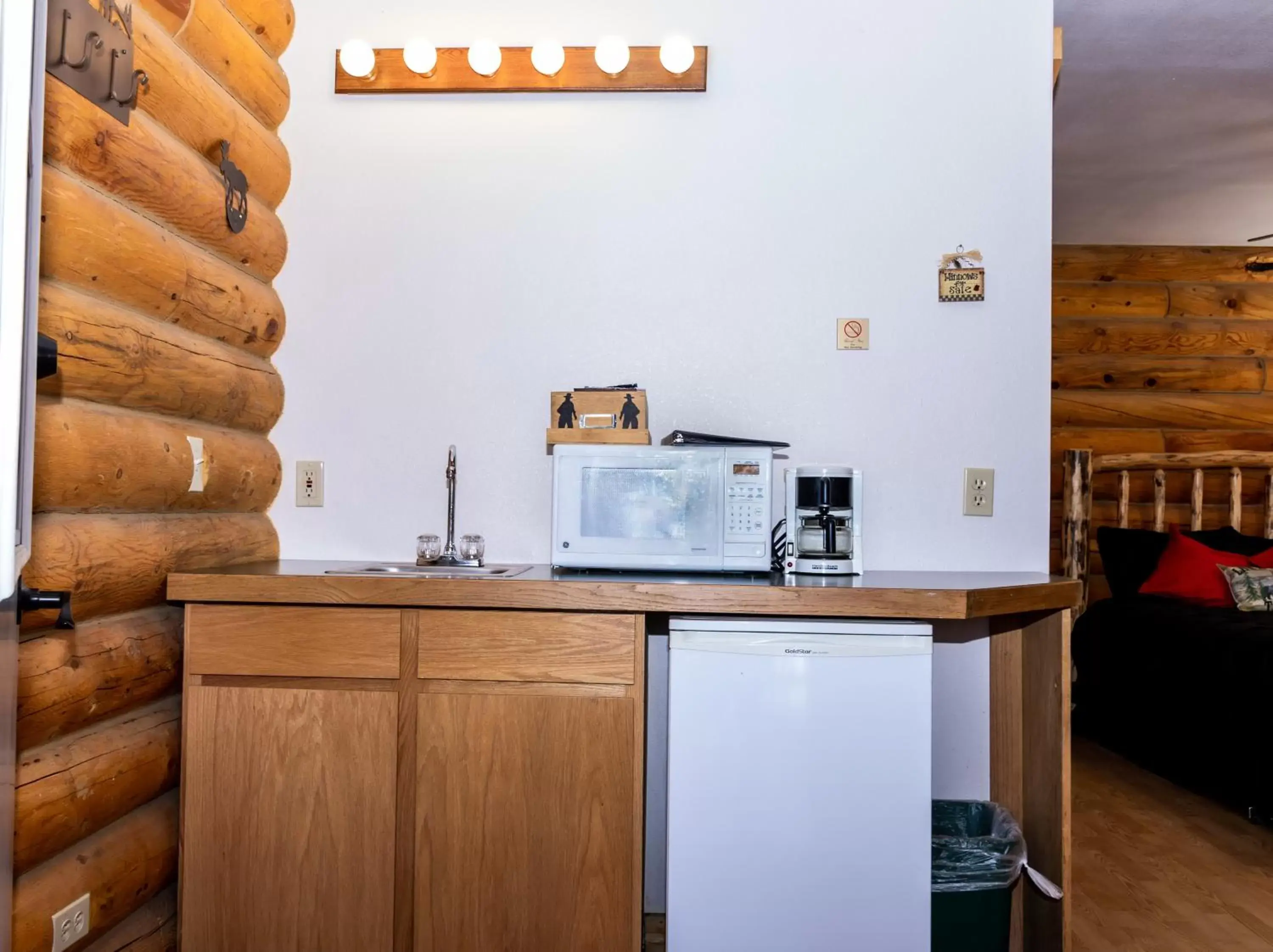 Kitchen/Kitchenette in Half Moon Lake Lodge