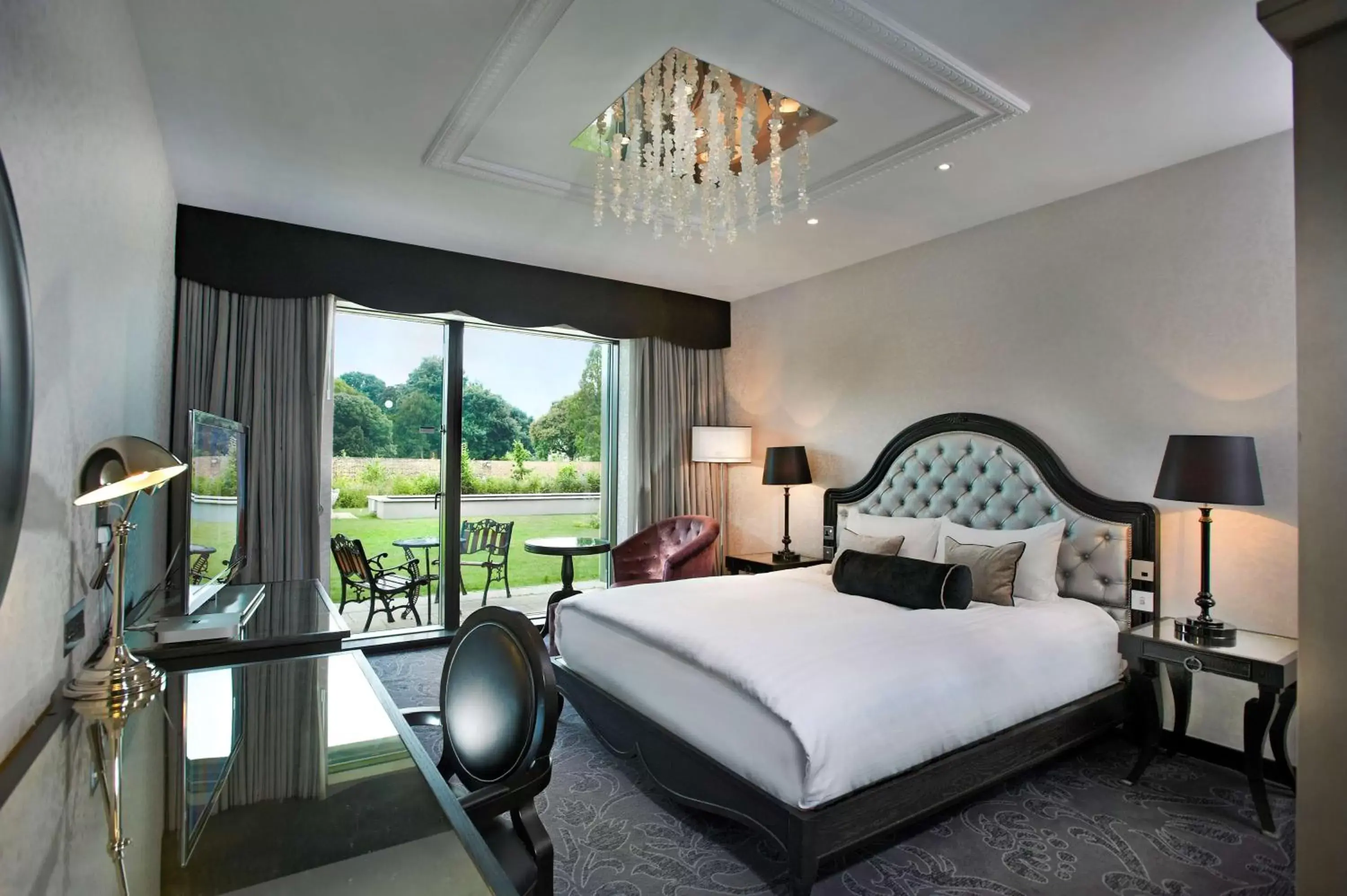 Bed in Hilton London Syon Park
