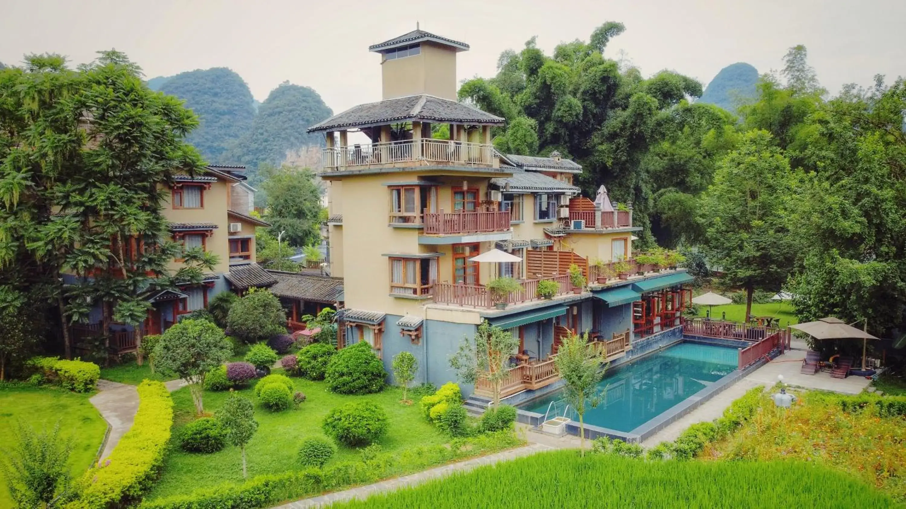Property building, Pool View in Yangshuo Moondance Hotel