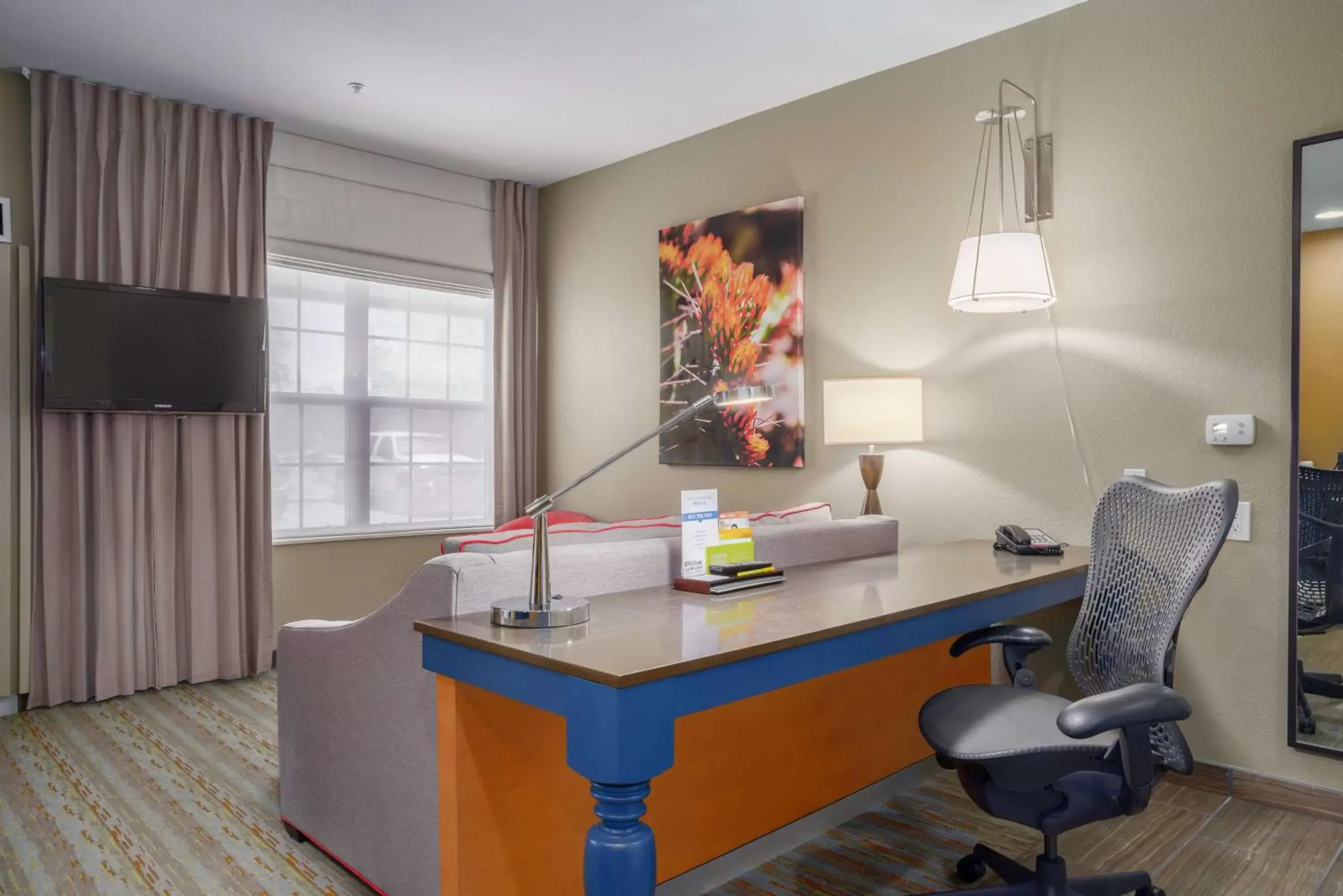 Bedroom, Seating Area in Hilton Garden Inn Phoenix Airport