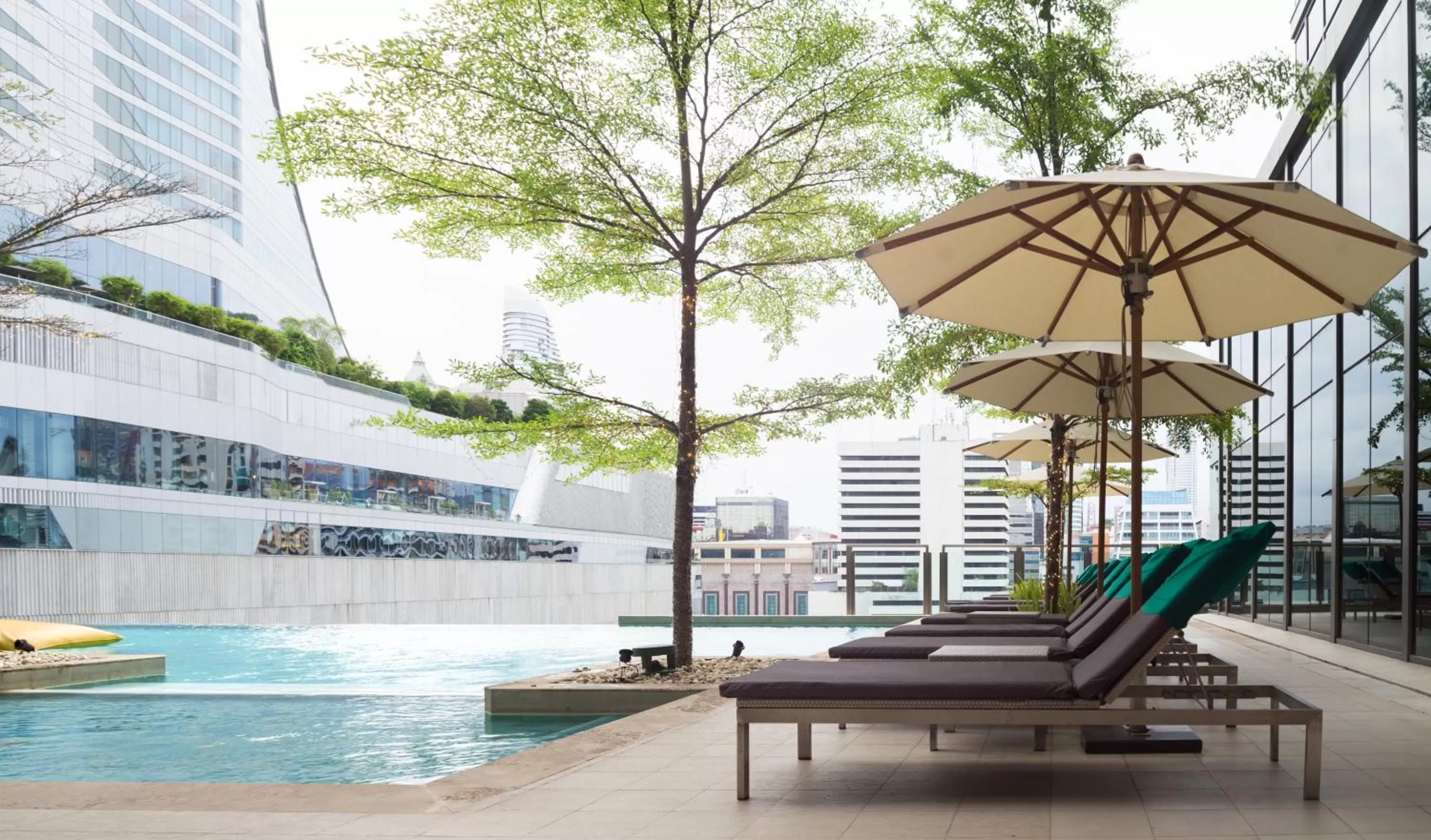 Swimming pool in Sivatel Bangkok Hotel
