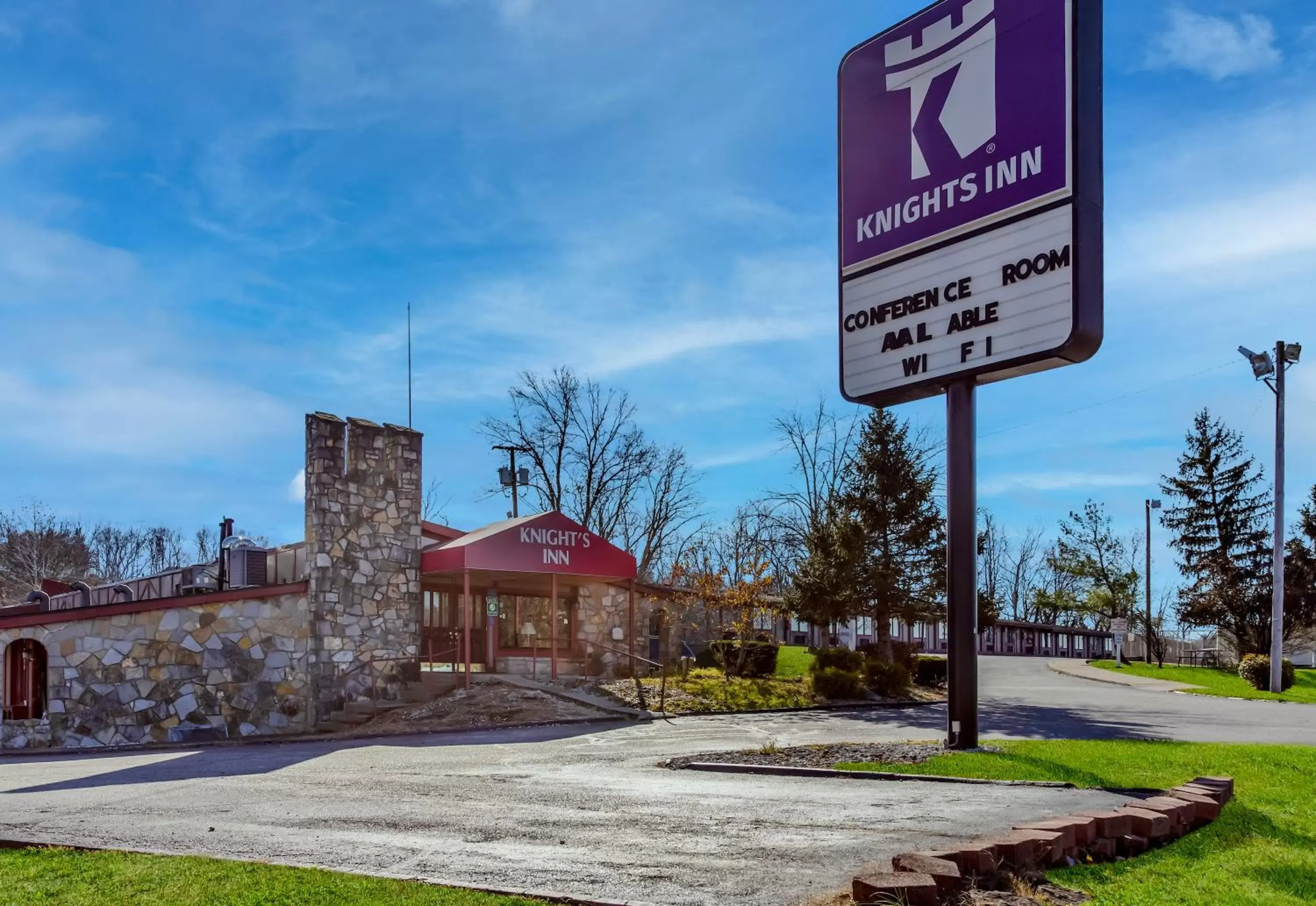 Property Building in Knights Inn Ashland