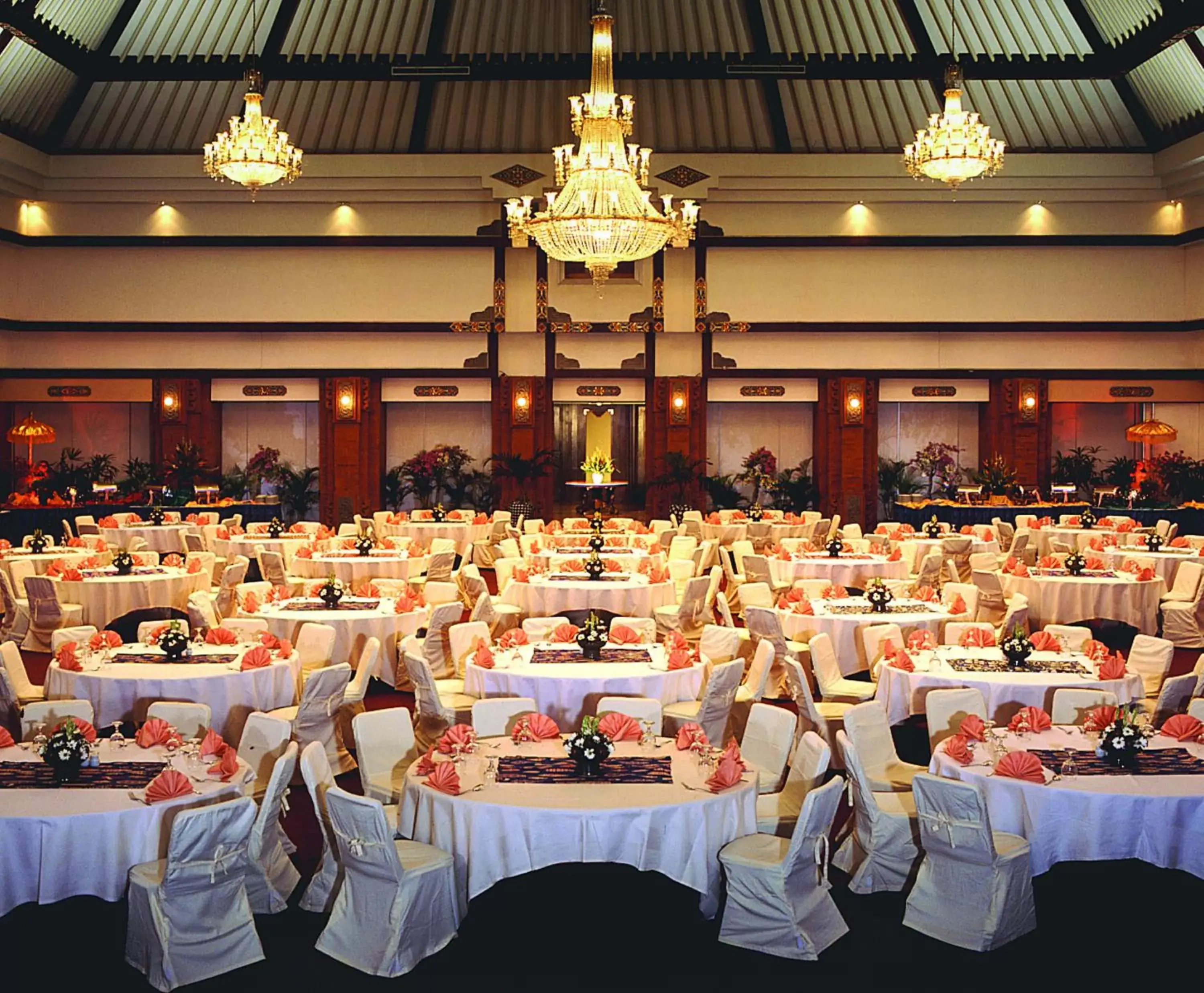 Restaurant/places to eat, Banquet Facilities in Discovery Kartika Plaza Hotel