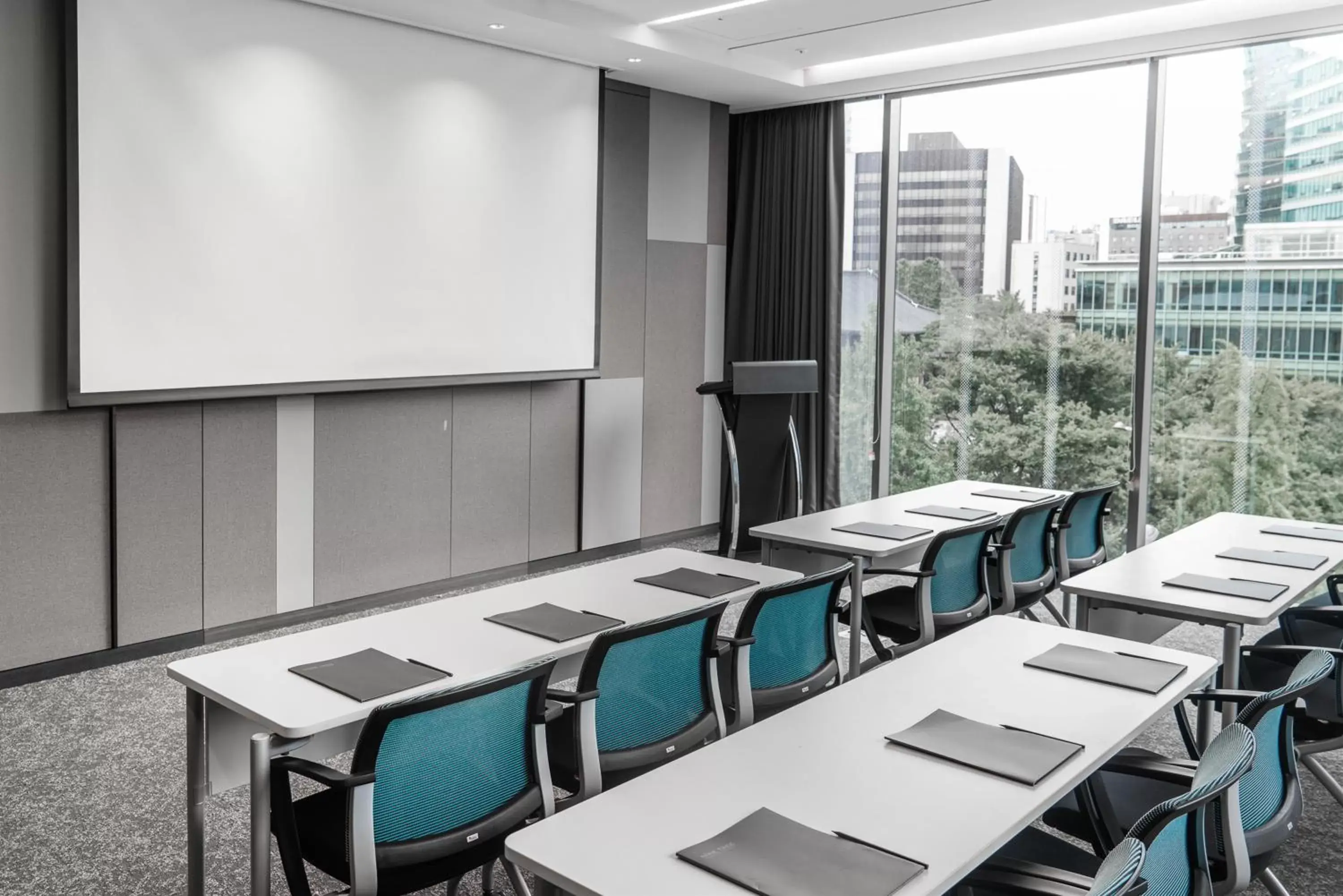 Business facilities in Nine Tree Premier Hotel Insadong