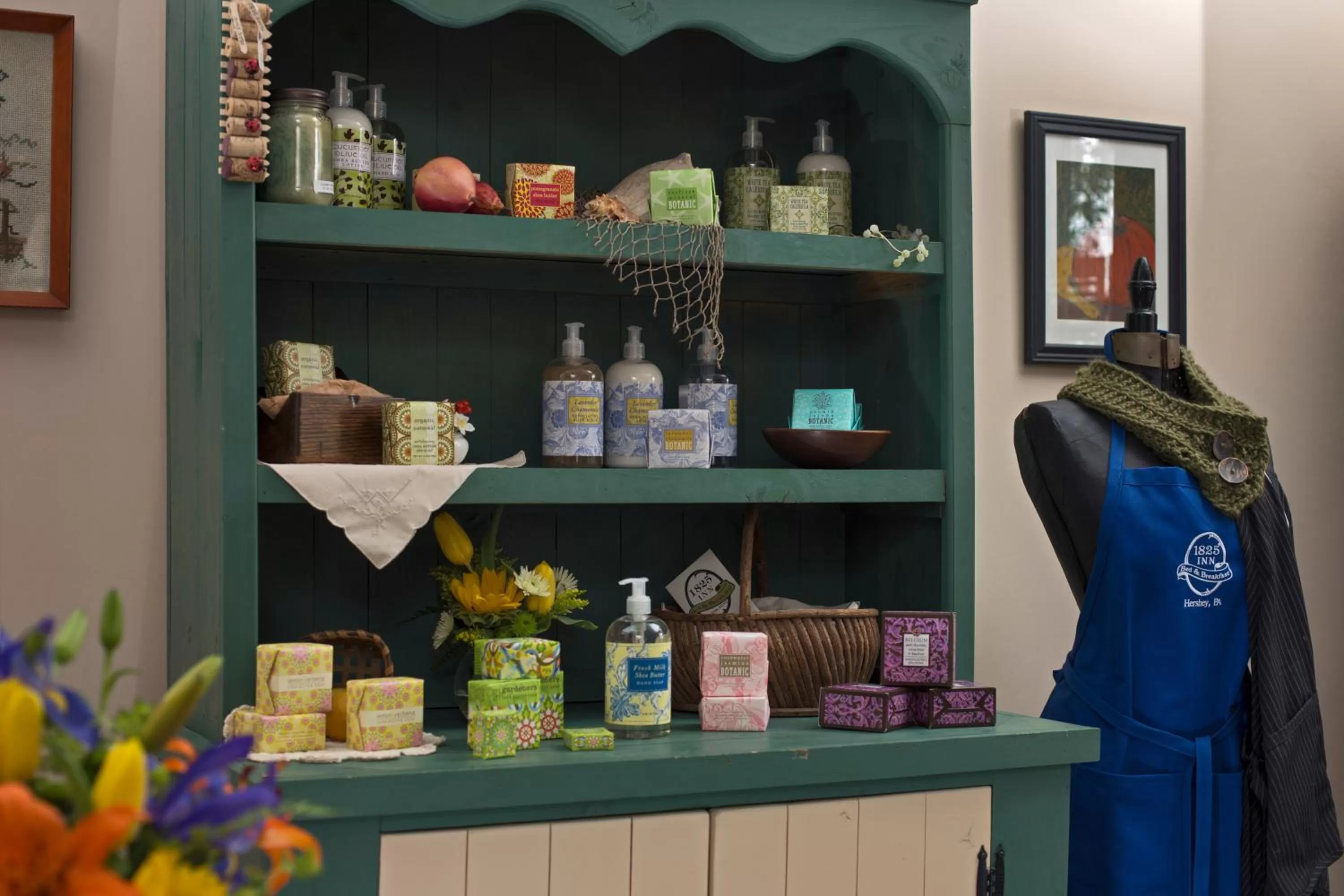 Shopping Area in 1825 Inn Bed and Breakfast