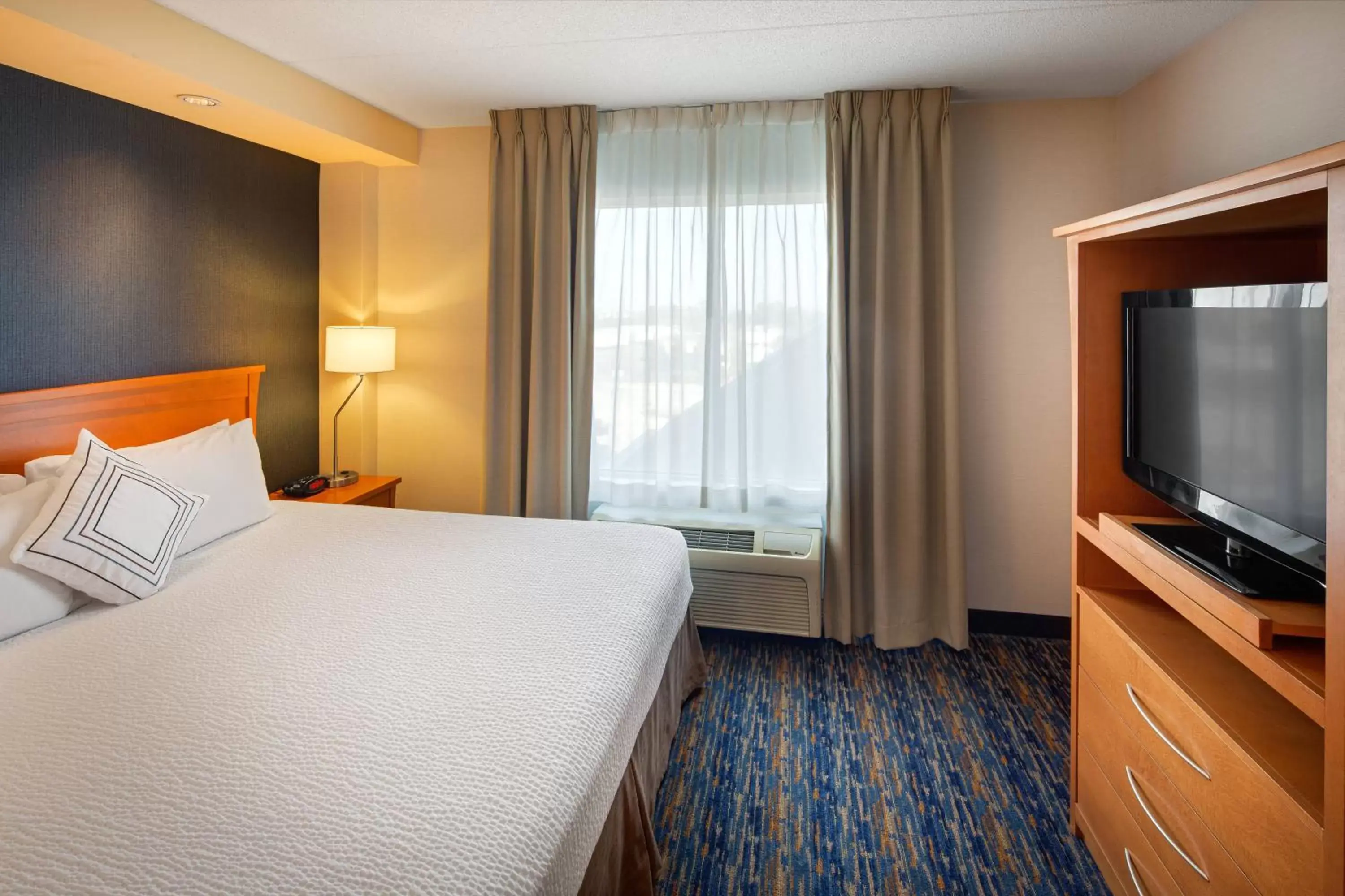 Bedroom, Bed in Fairfield Inn & Suites by Marriott Toronto Brampton