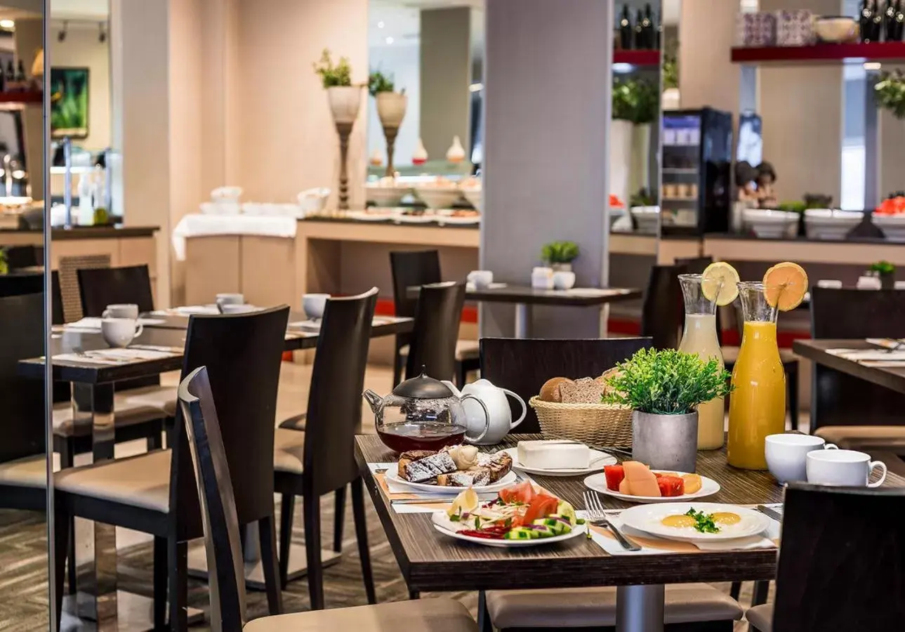 Buffet breakfast, Restaurant/Places to Eat in Astral Maris Hotel