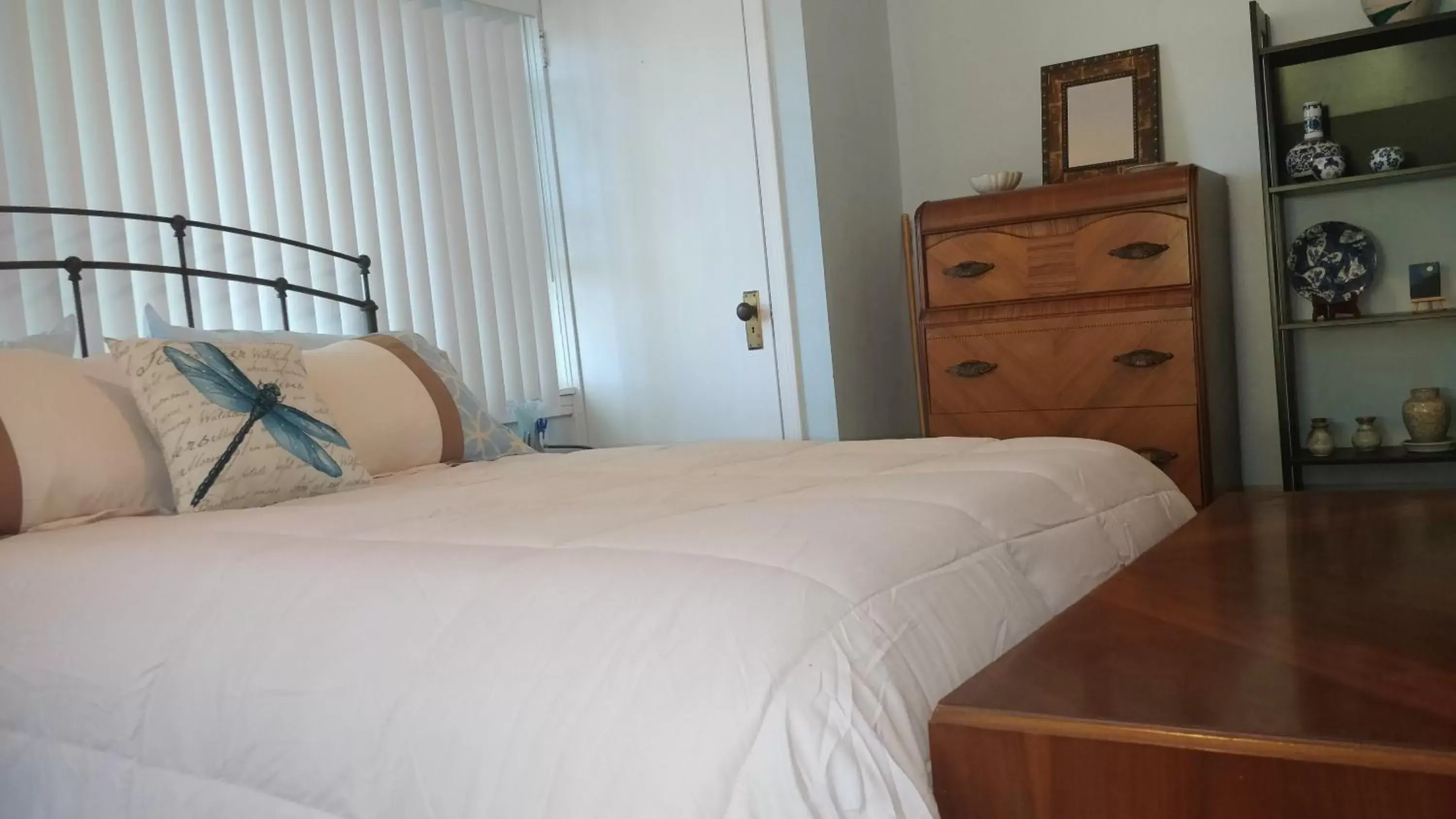 Standard Queen Room in Maurrocks - A Pocono Mountains B&B Standard Queen Room in Maurrocks - A Pocono Mountains B&B