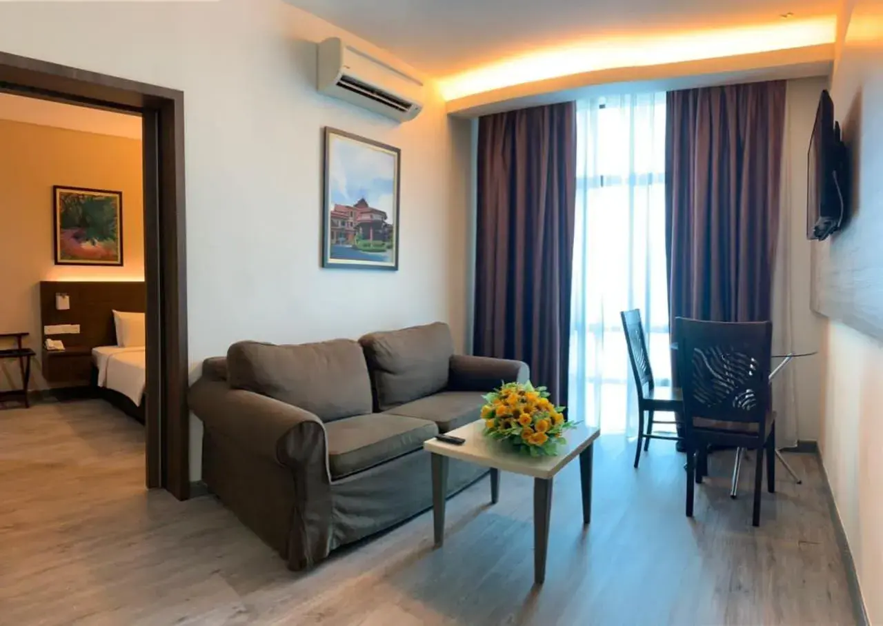 Bed, Seating Area in Holiday Villa Hotel & Suites Kota Bharu