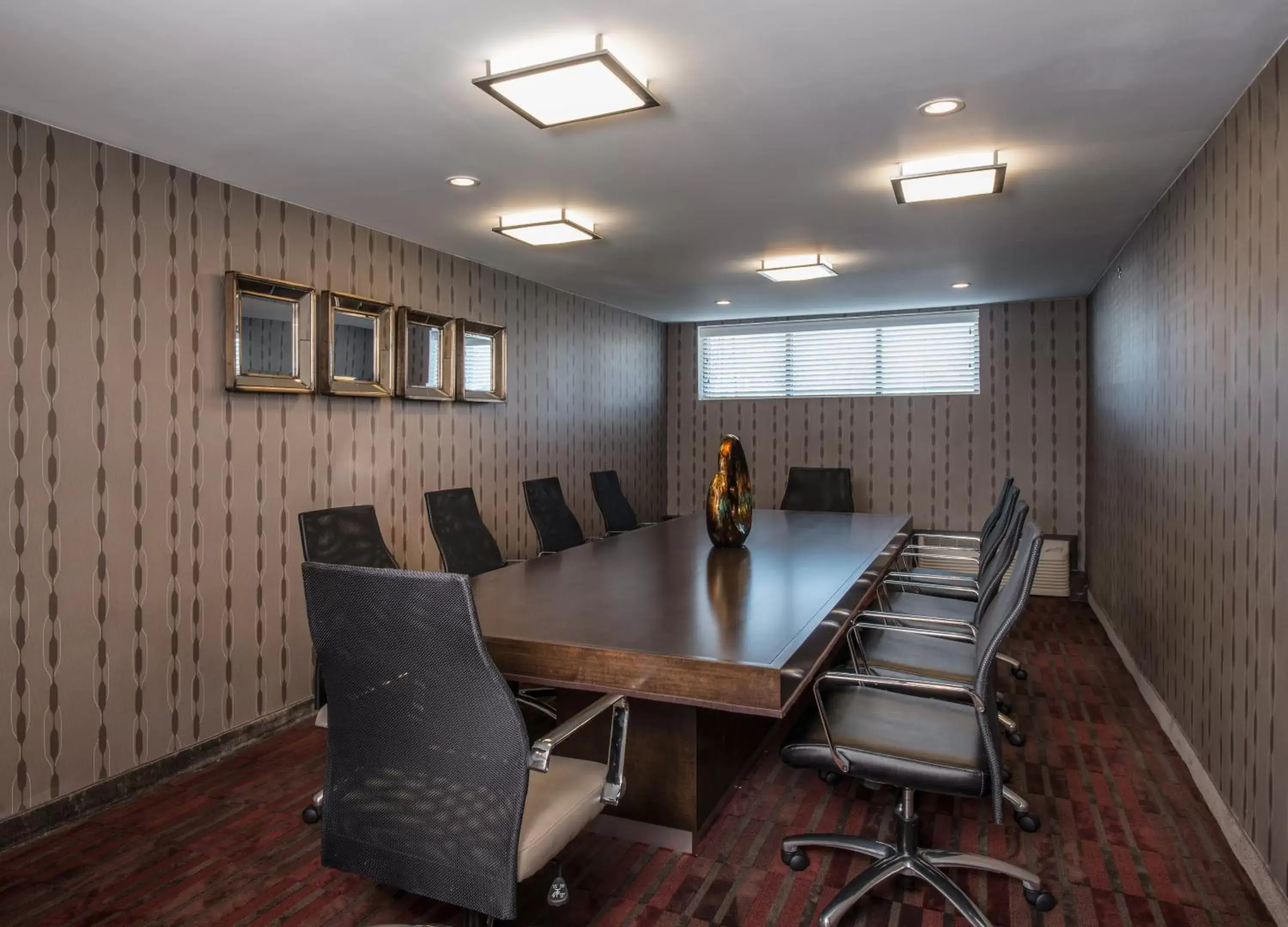 Meeting/conference room in Holiday Inn Charlotte Airport, an IHG Hotel