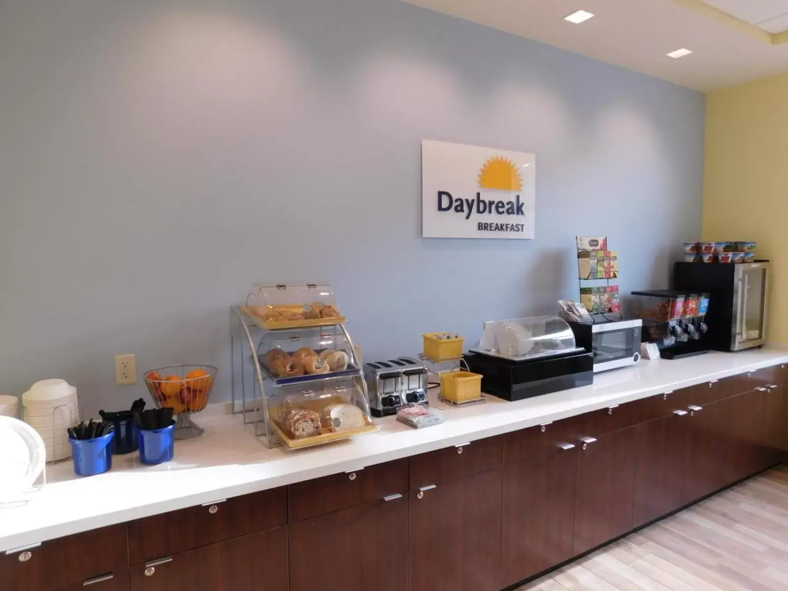 Breakfast in Days Inn & Suites by Wyndham Kearney