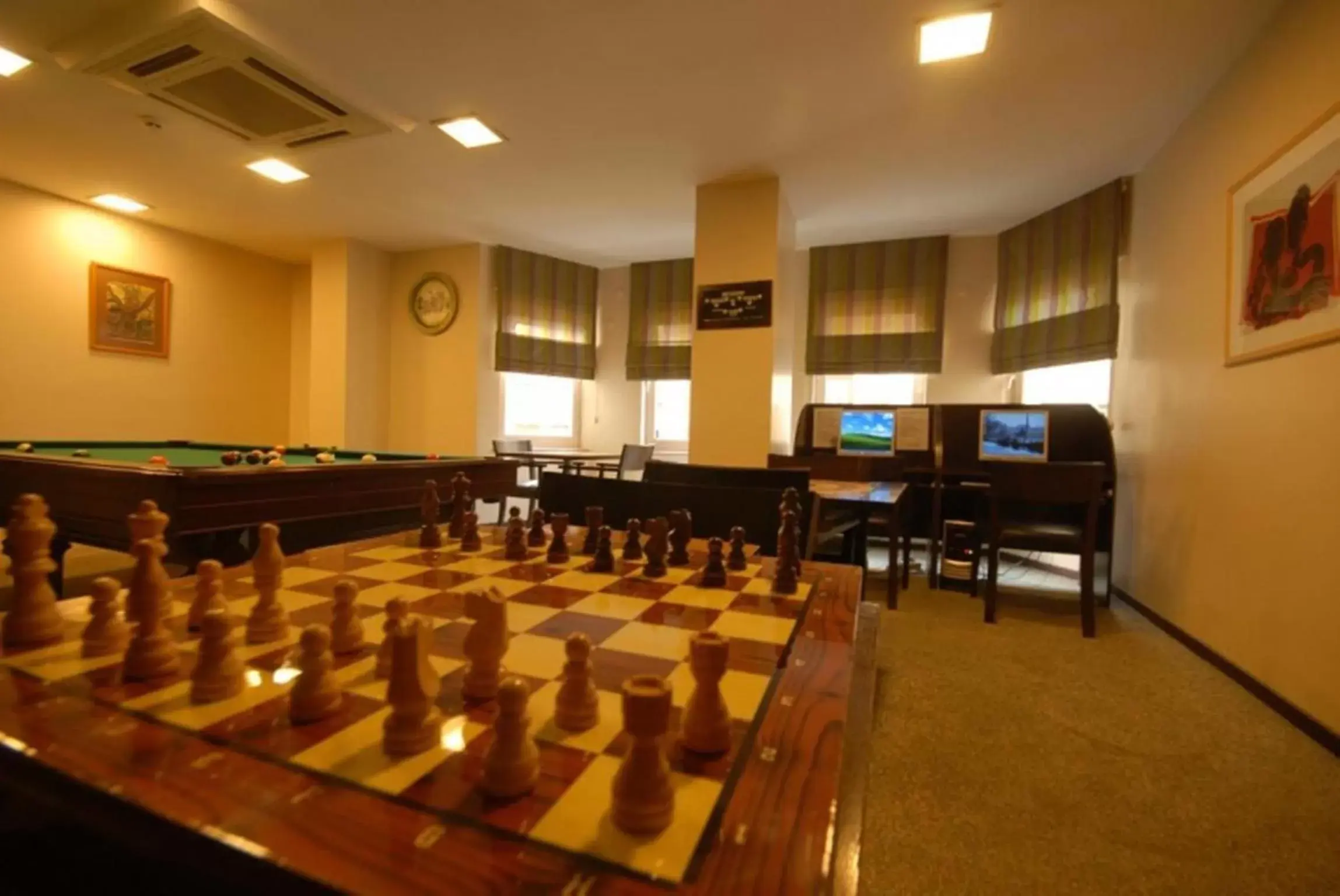 Game Room in Çanak Hotel