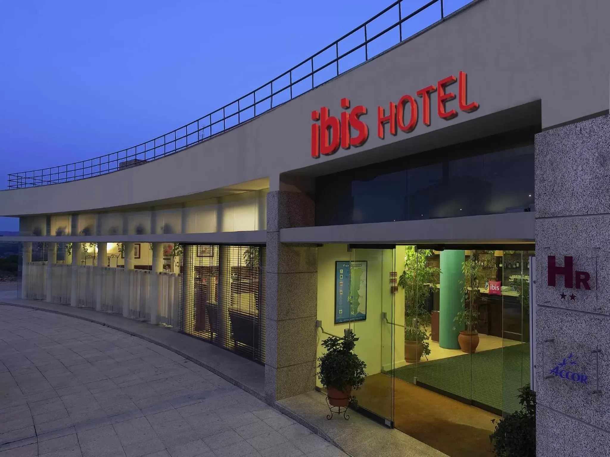 Facade/entrance, Property Building in Hotel ibis Braganca