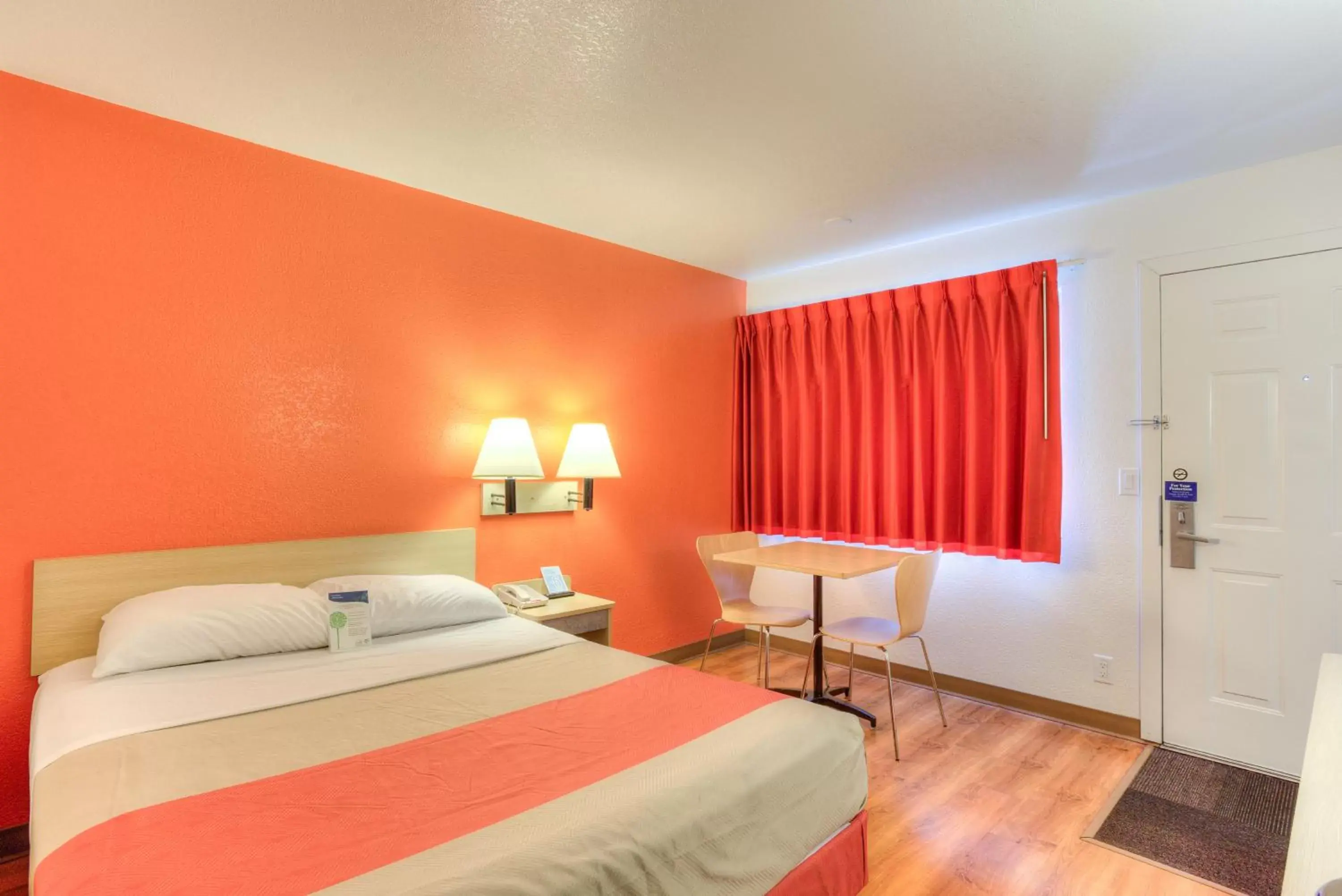 Bed in Motel 6-Tigard, OR - Portland South - Lake Oswego