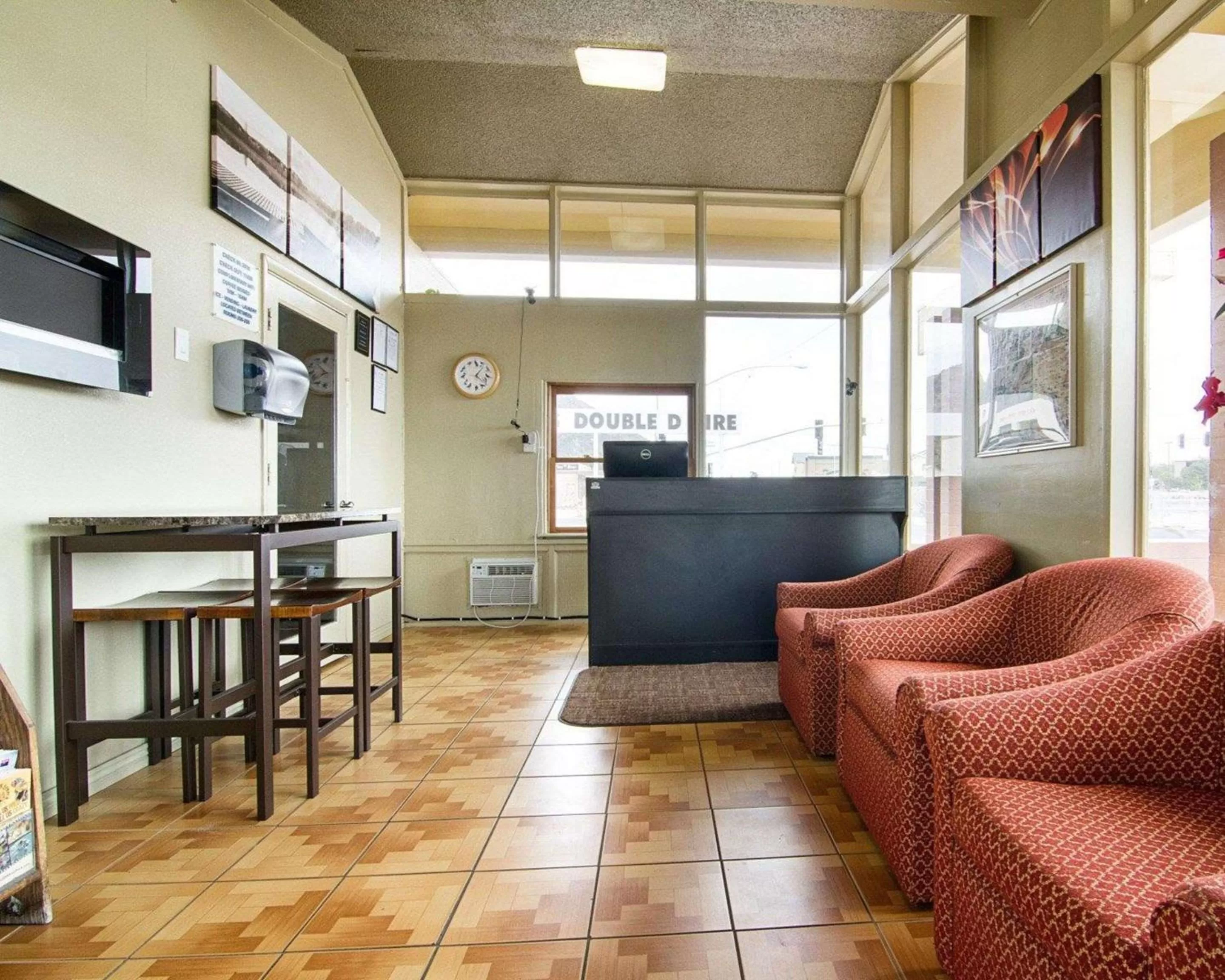 Lobby or reception in Rodeway Inn Flagstaff East Route 66
