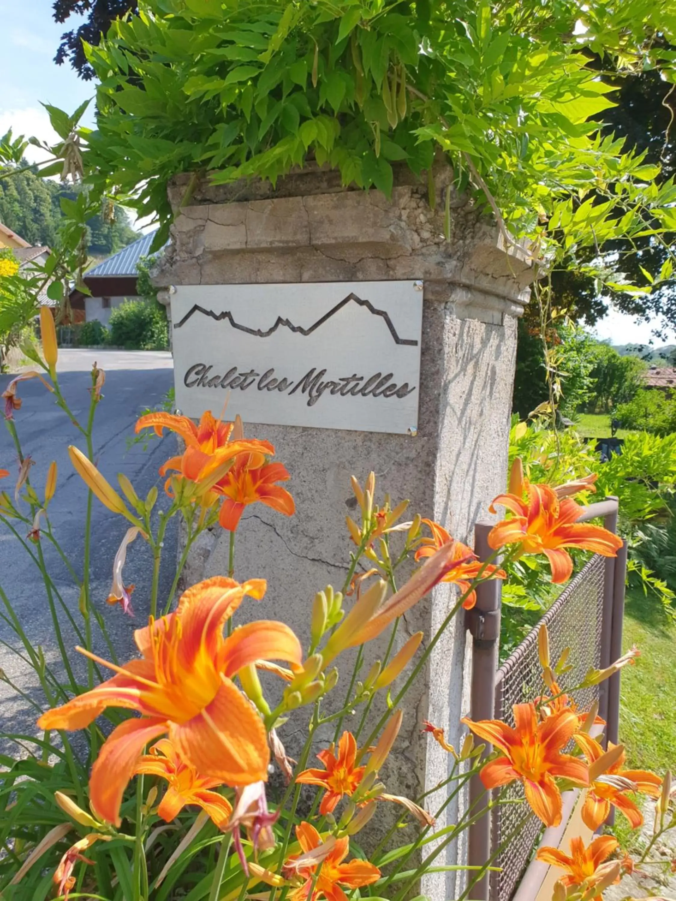 Garden view, Property Logo/Sign in Chalet les Myrtilles