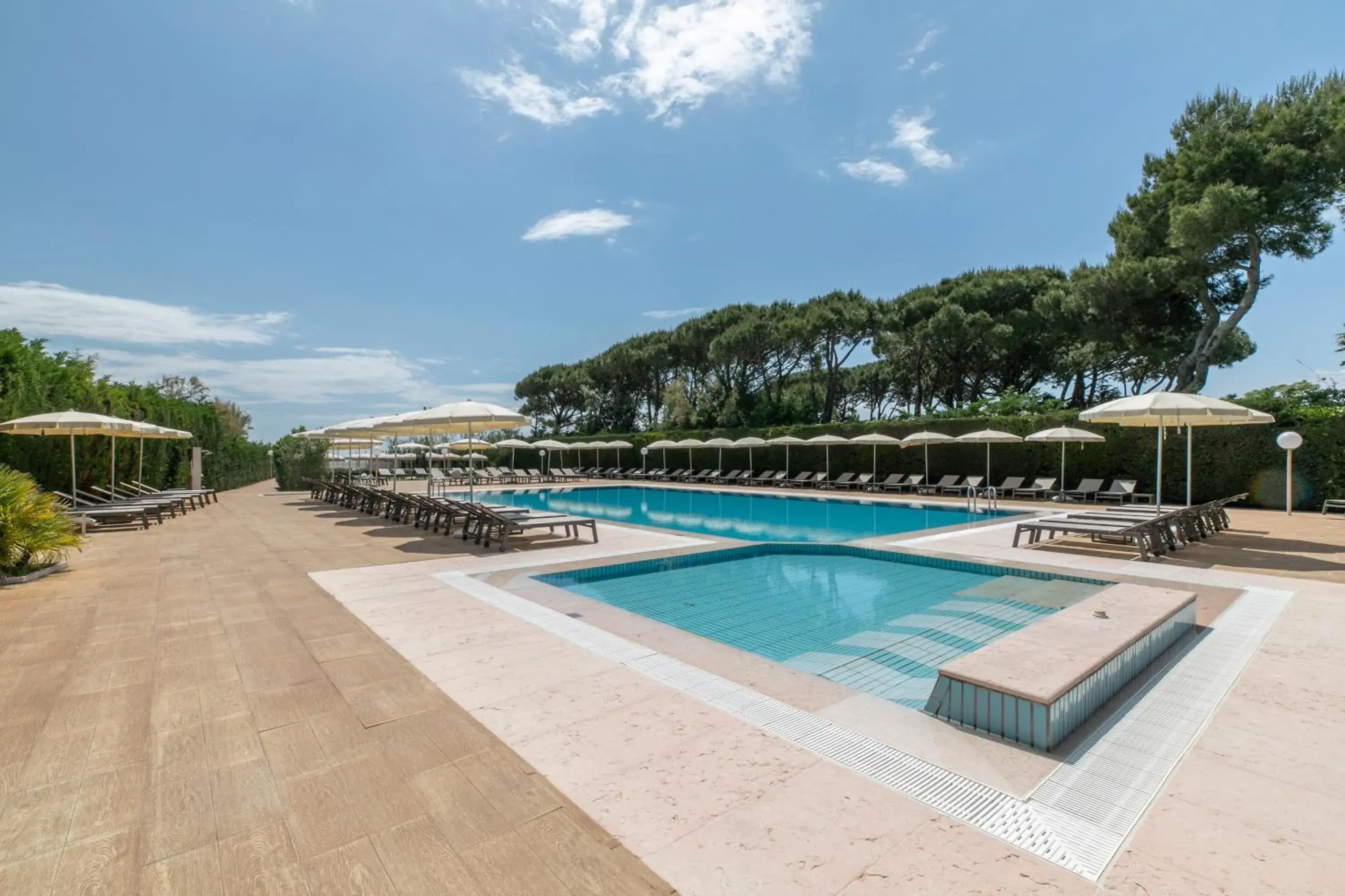 Pool view, Swimming Pool in Hotel Gallia & Resort