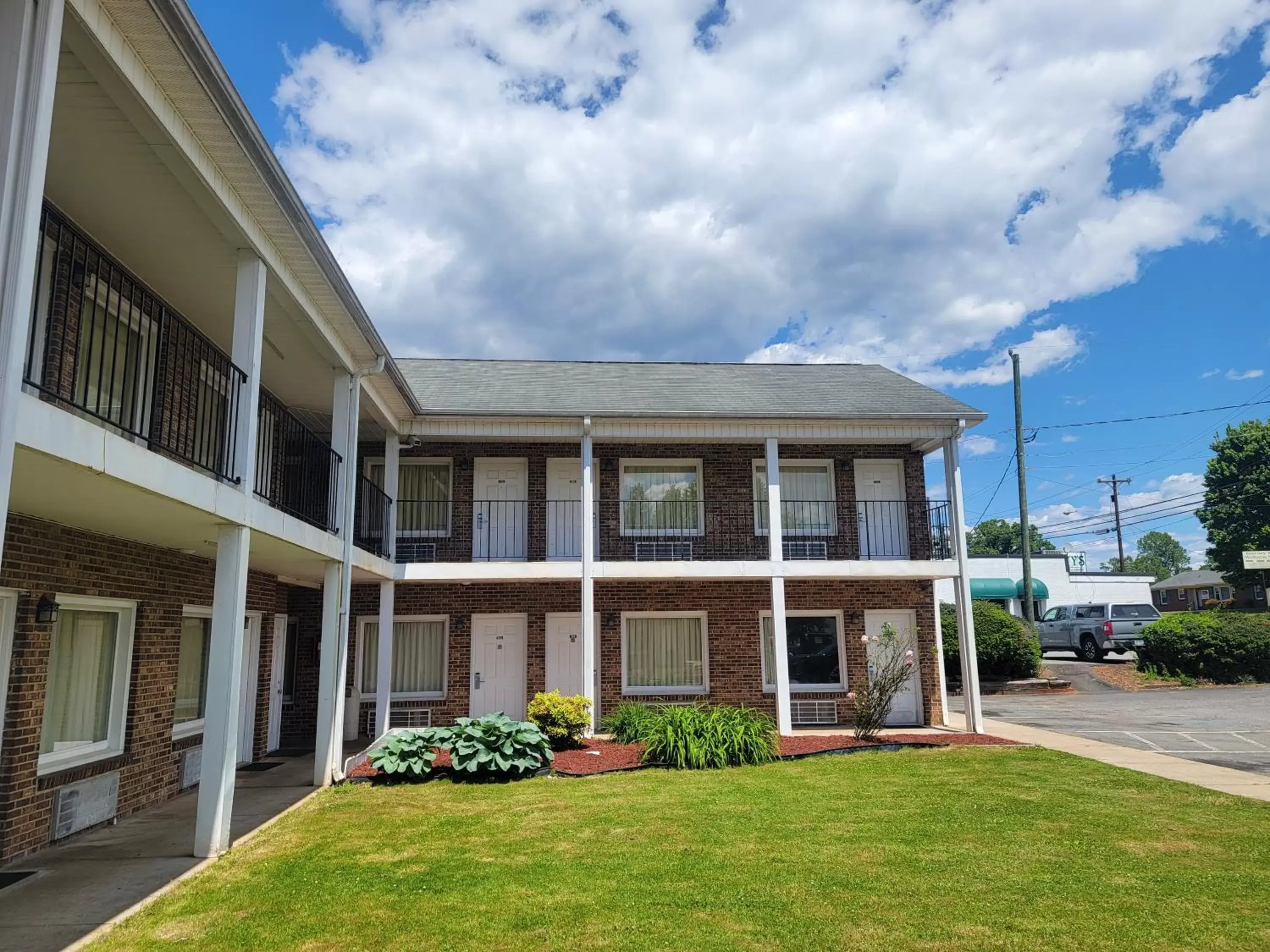 Property Building in Elk Inn Motel