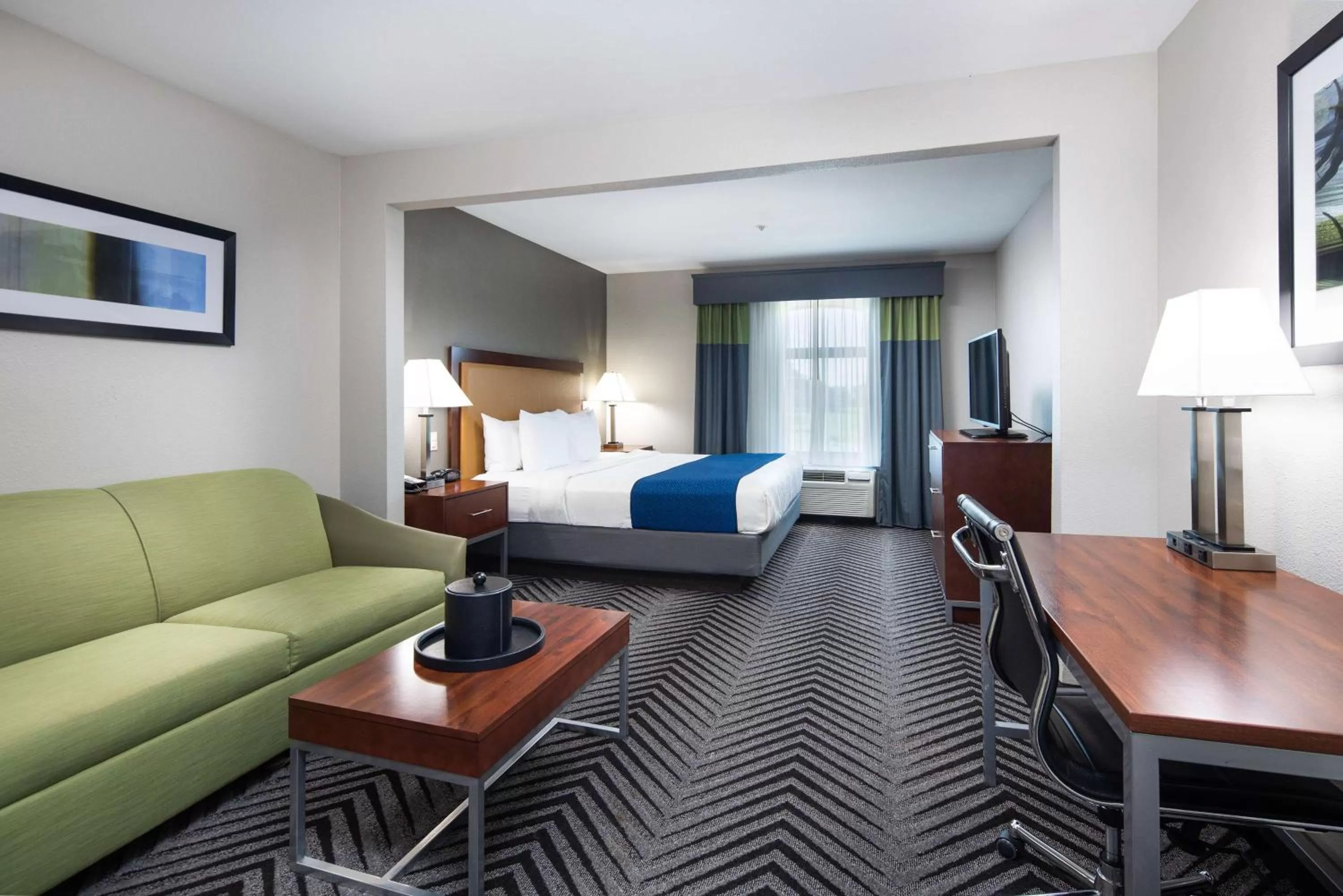 King Room with Bath Tub and View - Top Floor/Mobility Accessible/Non-Smoking in Best Western Coyote Point Inn