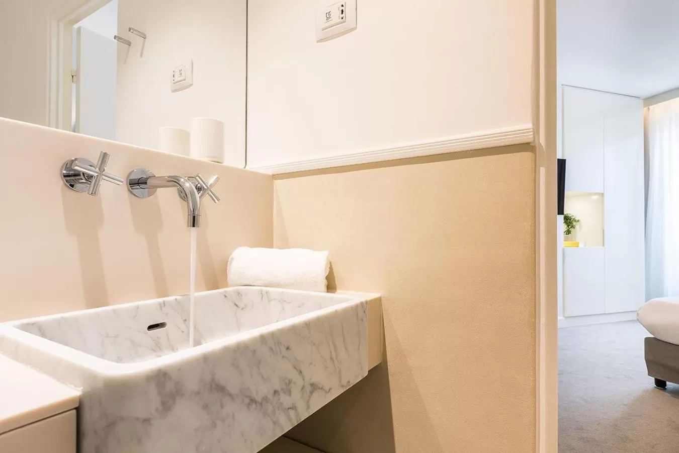 Bathroom, Bed in Hotel Le Friedland