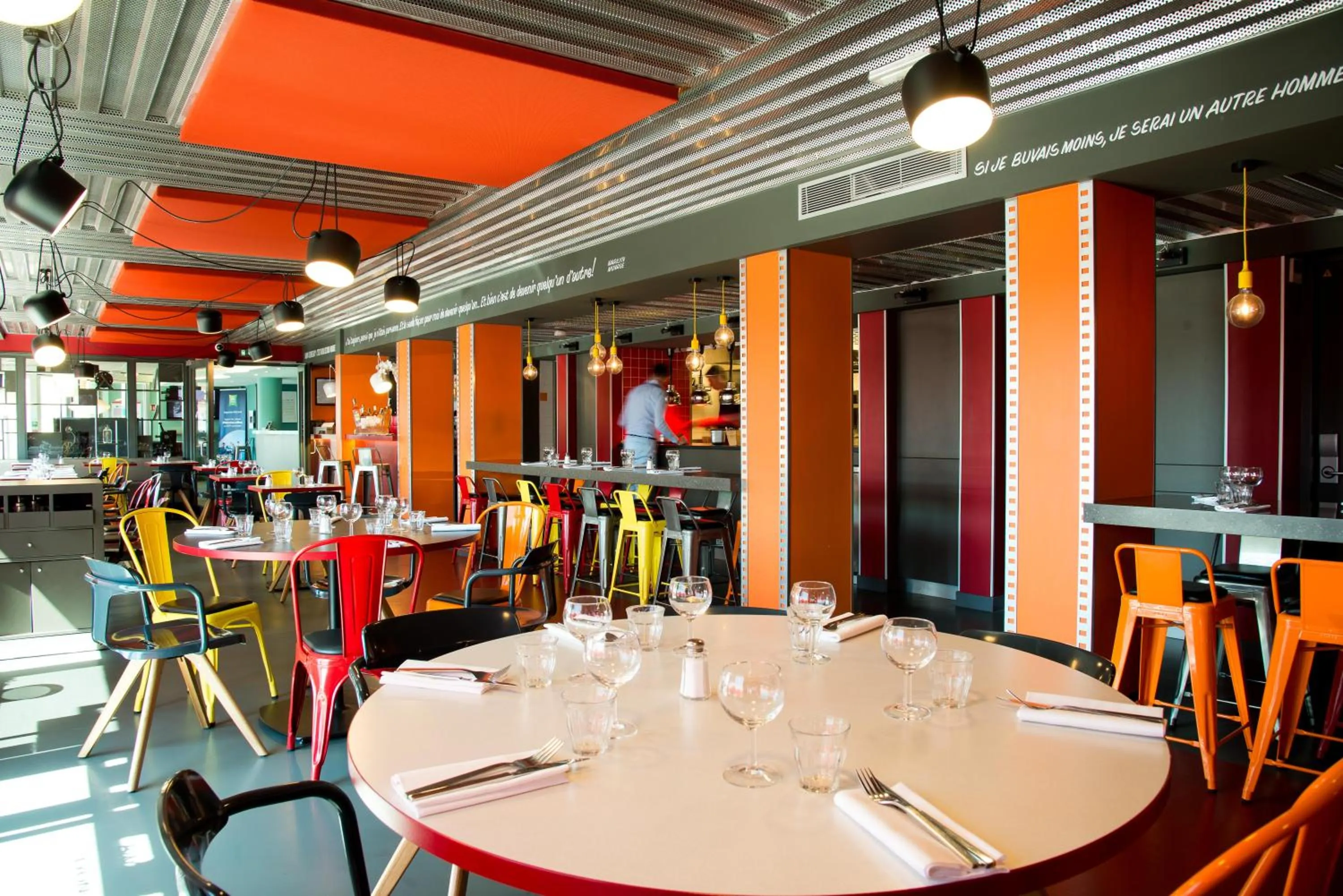 Restaurant/places to eat in ibis Styles Lyon Centre Confluence