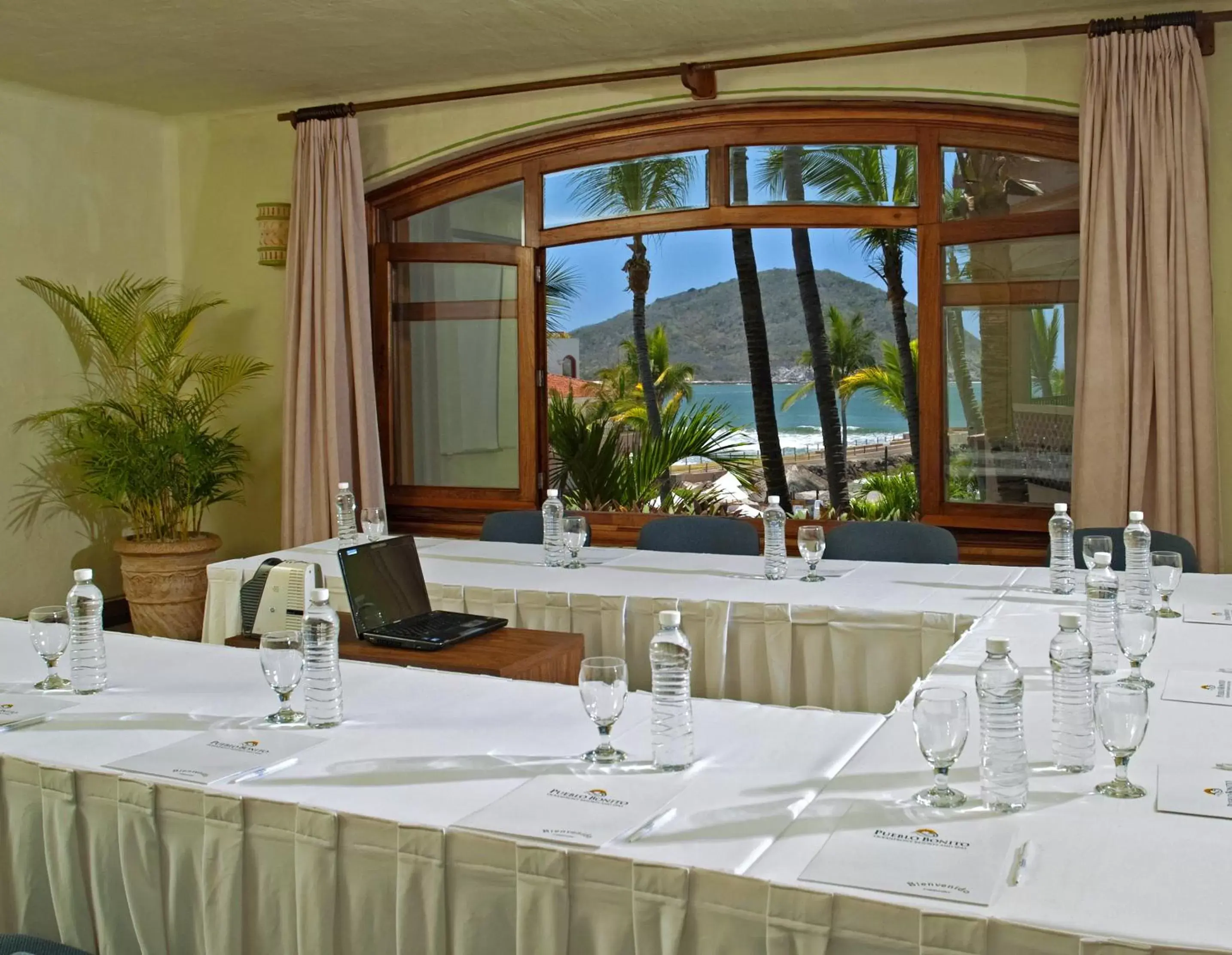 Business facilities, Restaurant/Places to Eat in Pueblo Bonito Mazatlan Beach Resort - All Inclusive