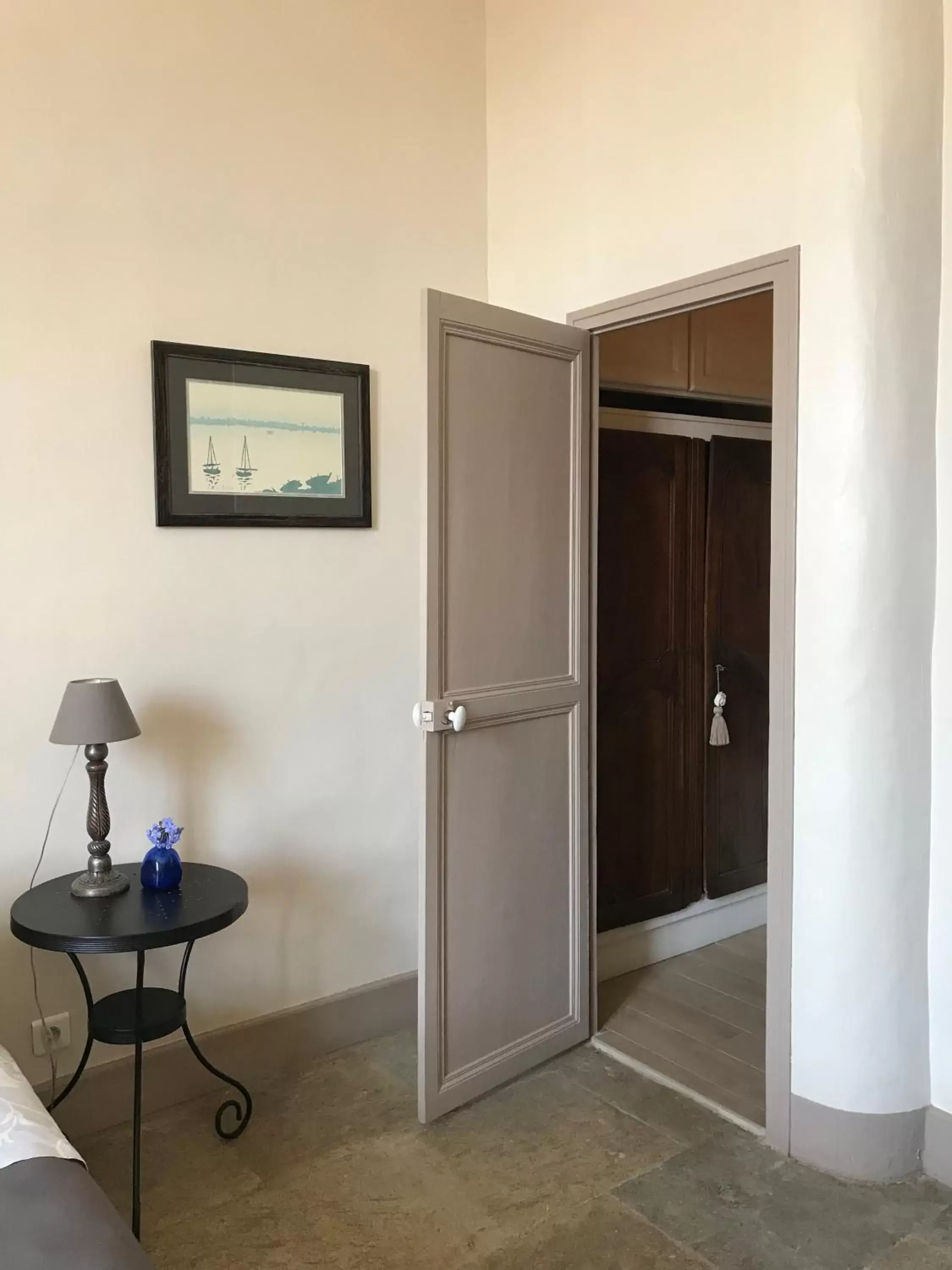 Bedroom, TV/Entertainment Center in Couleurs De Camargue