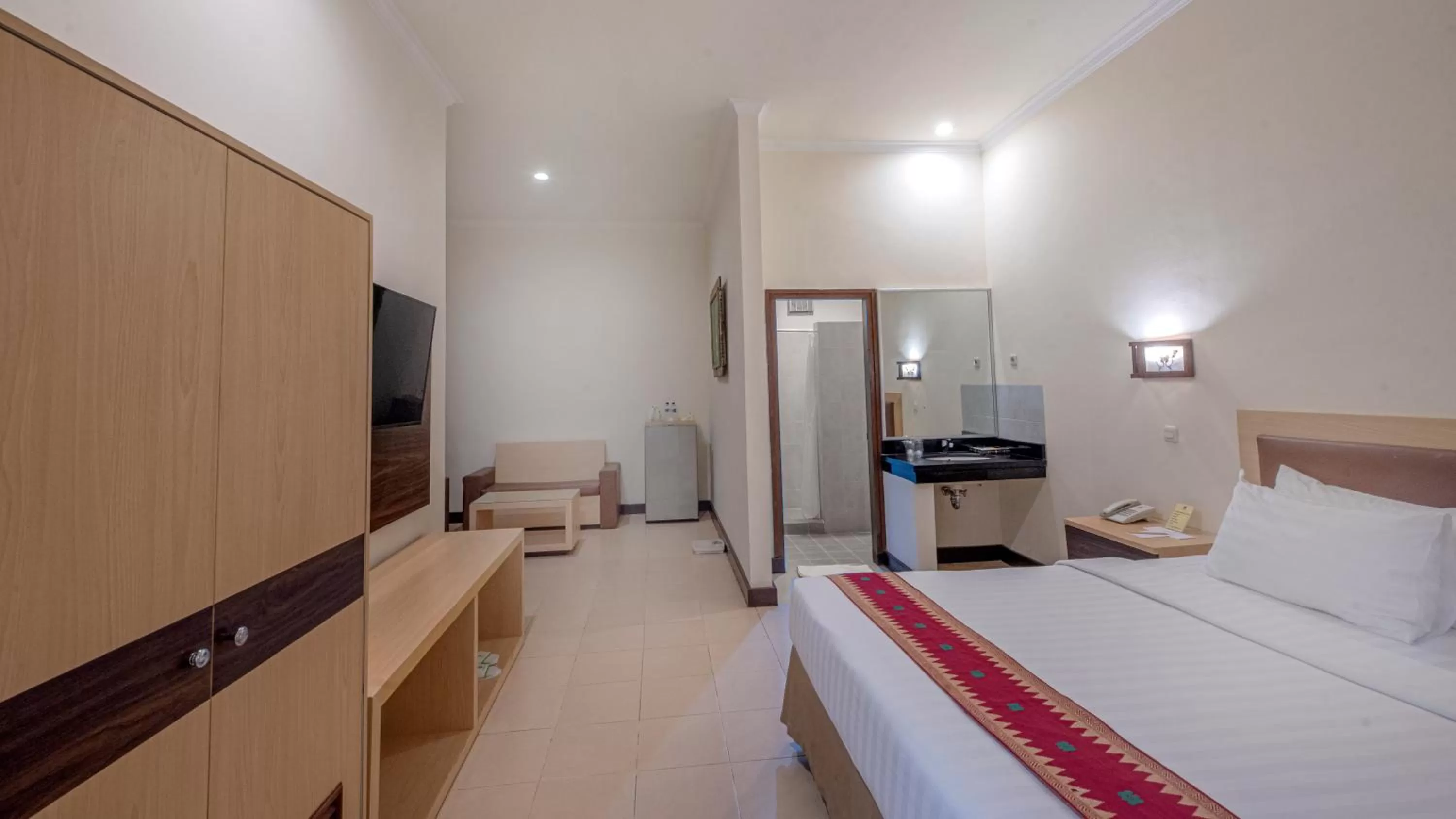 Communal lounge/ TV room, Bed in Lombok Garden Hotel