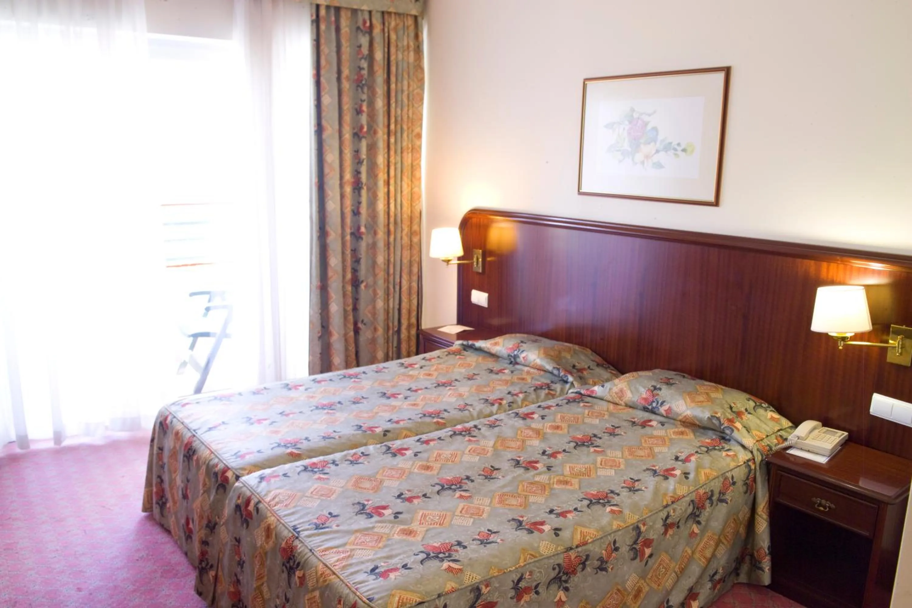 Bathroom, Bed in Suite Hotel Jardins Da Ajuda