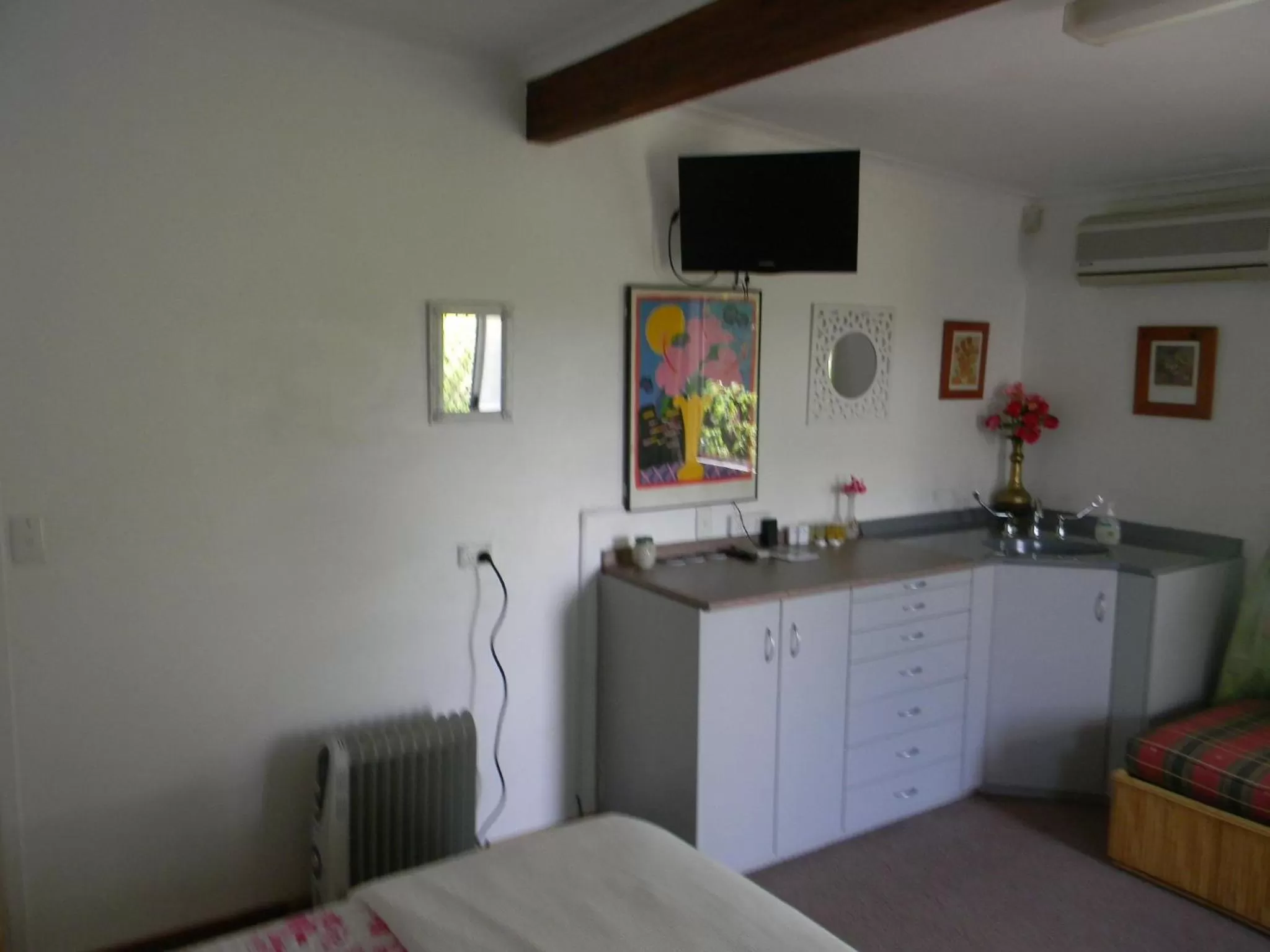 Kitchen/Kitchenette in Glenellen Bed and Breakfast