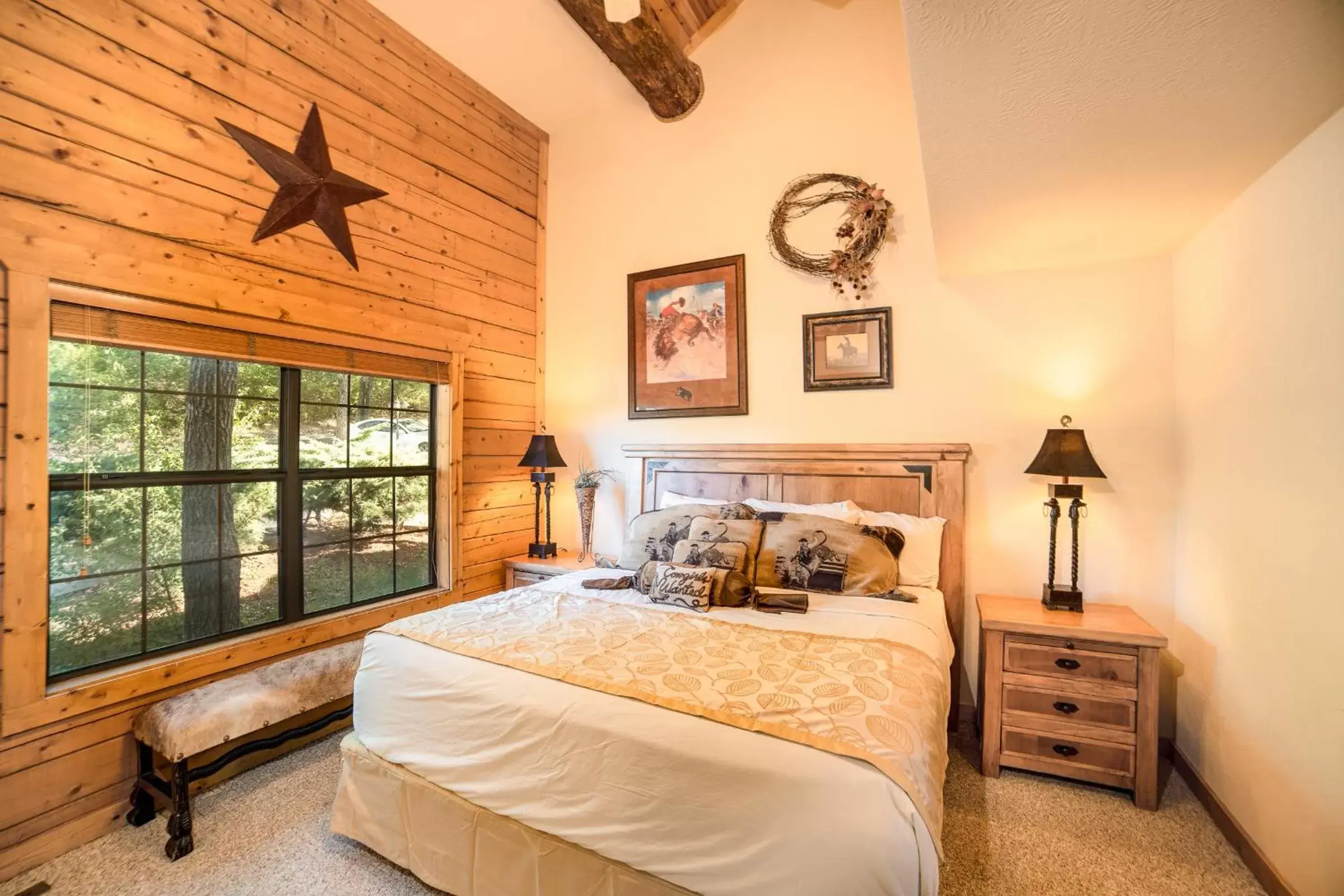 Bedroom, Bed in Cabins at Grand Mountain