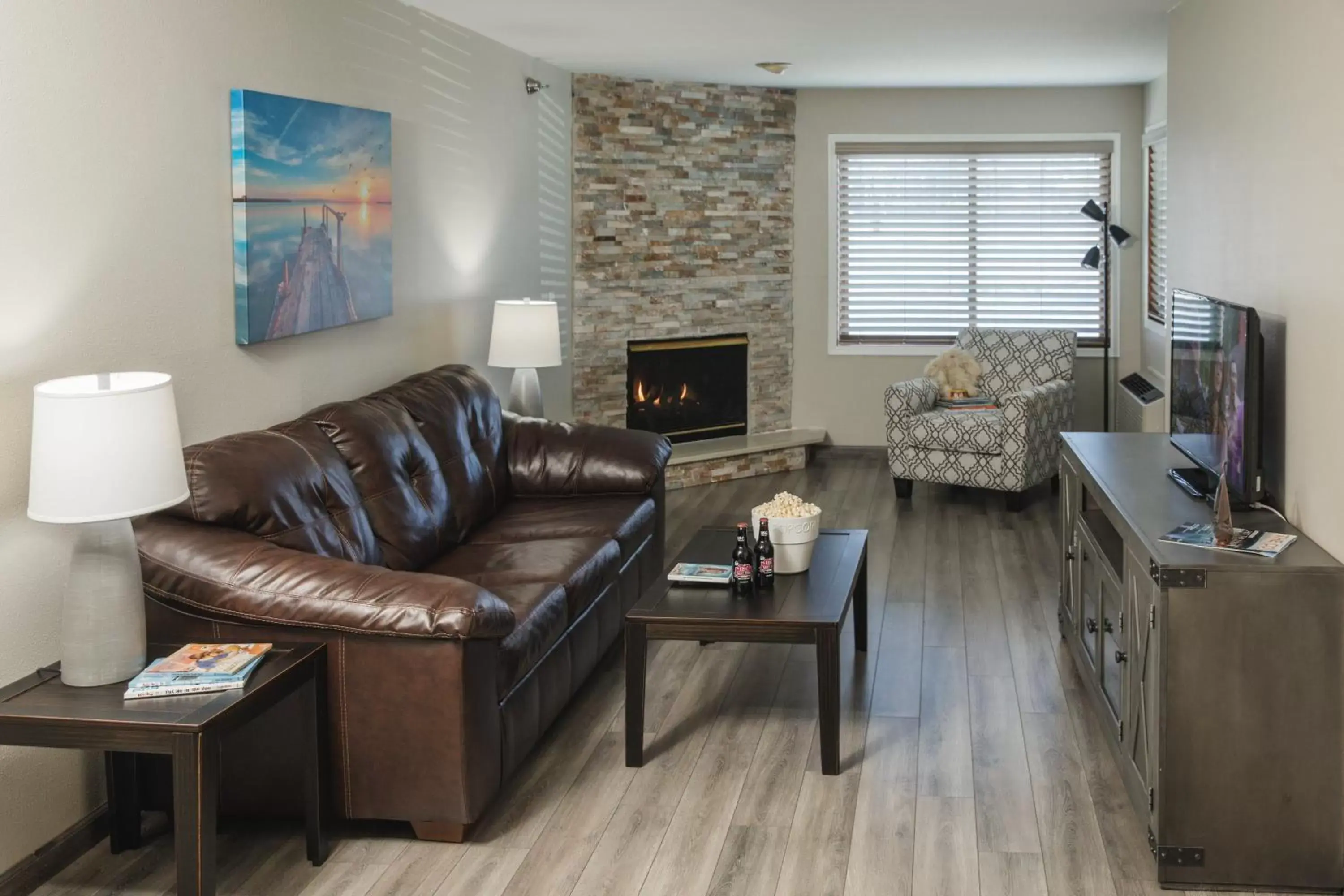 Living room, Seating Area in The Cove of Lake Geneva