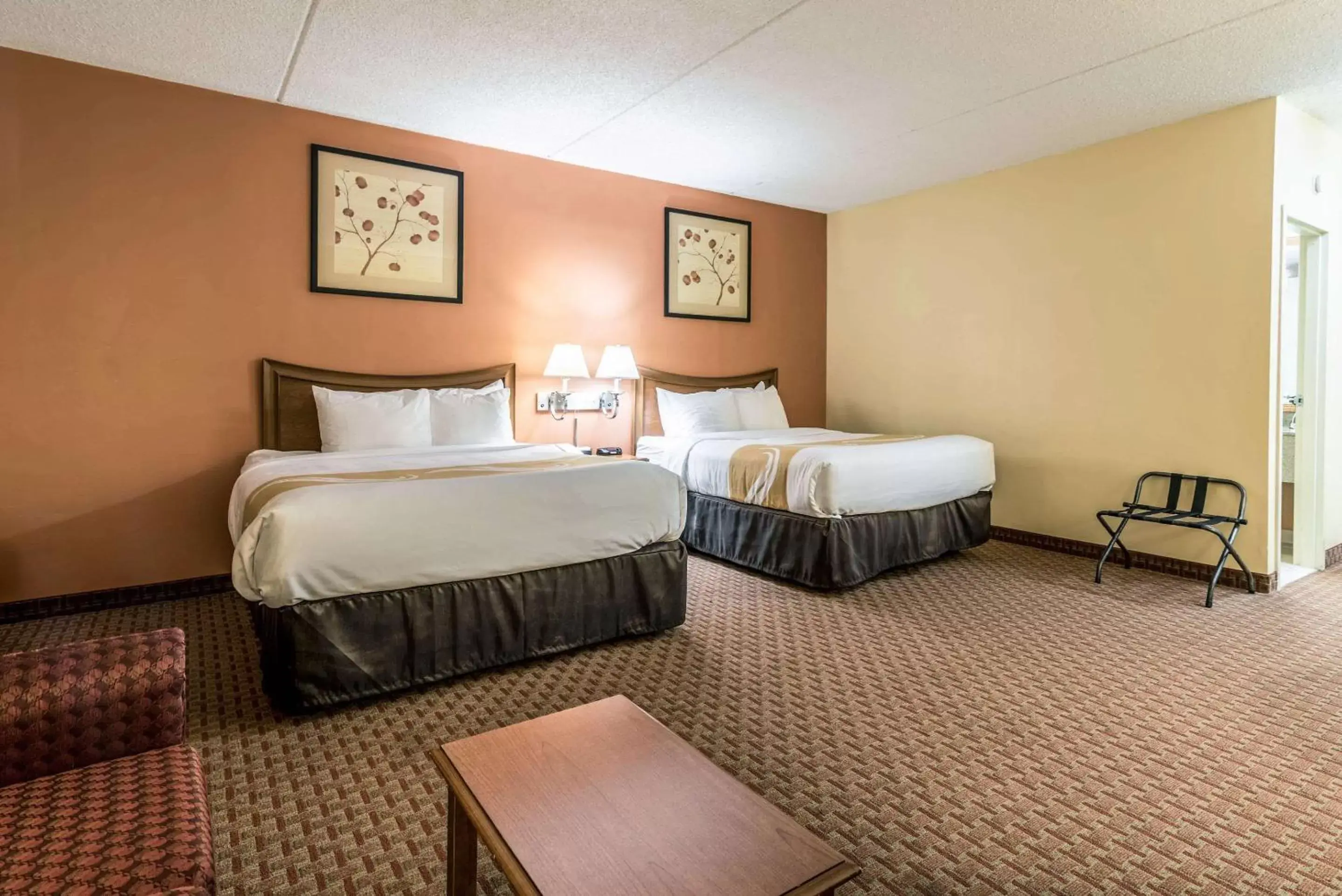 Photo of the whole room, Bed in Bangor Suites Airport Hotel