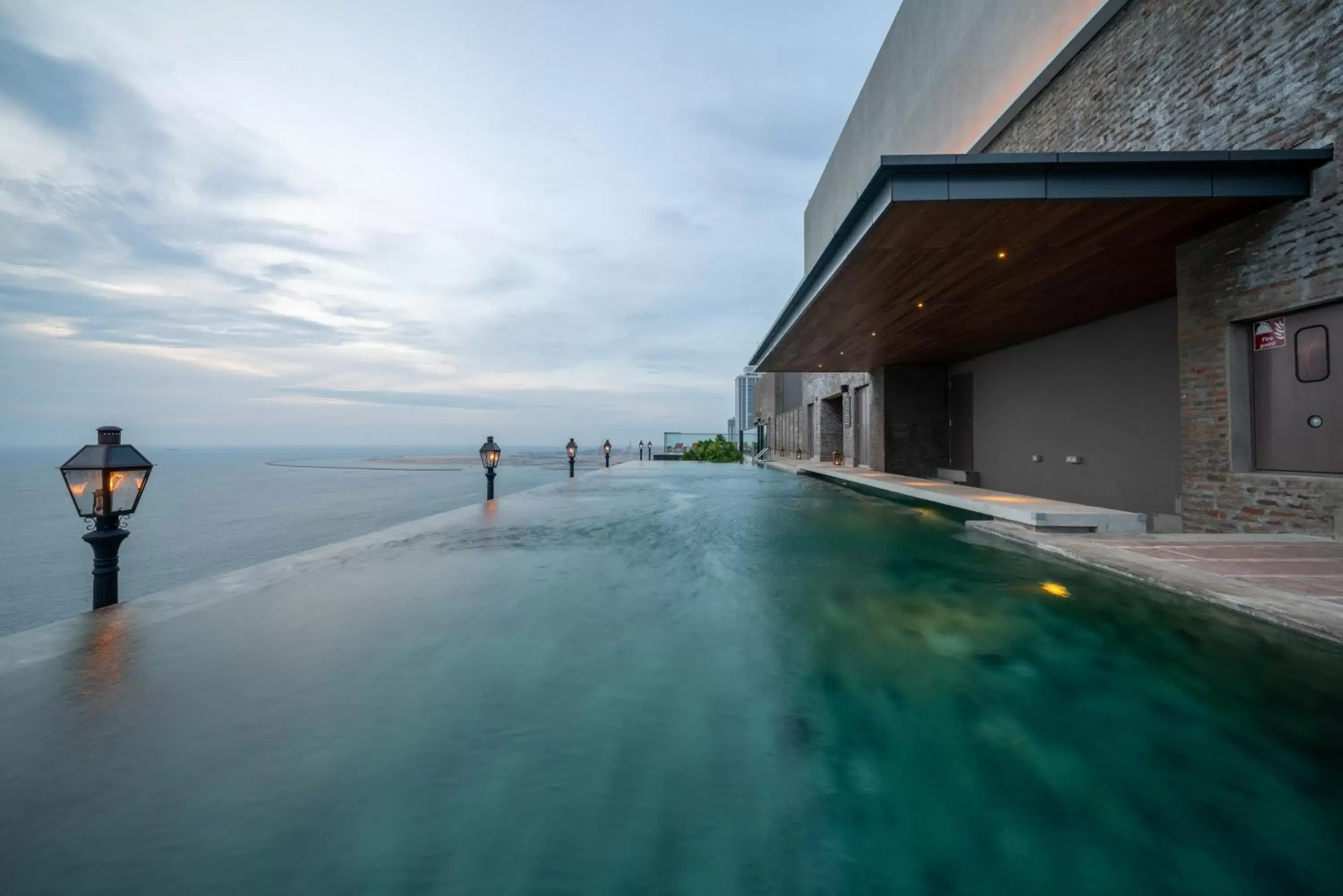 Swimming Pool in Granbell Hotel Colombo