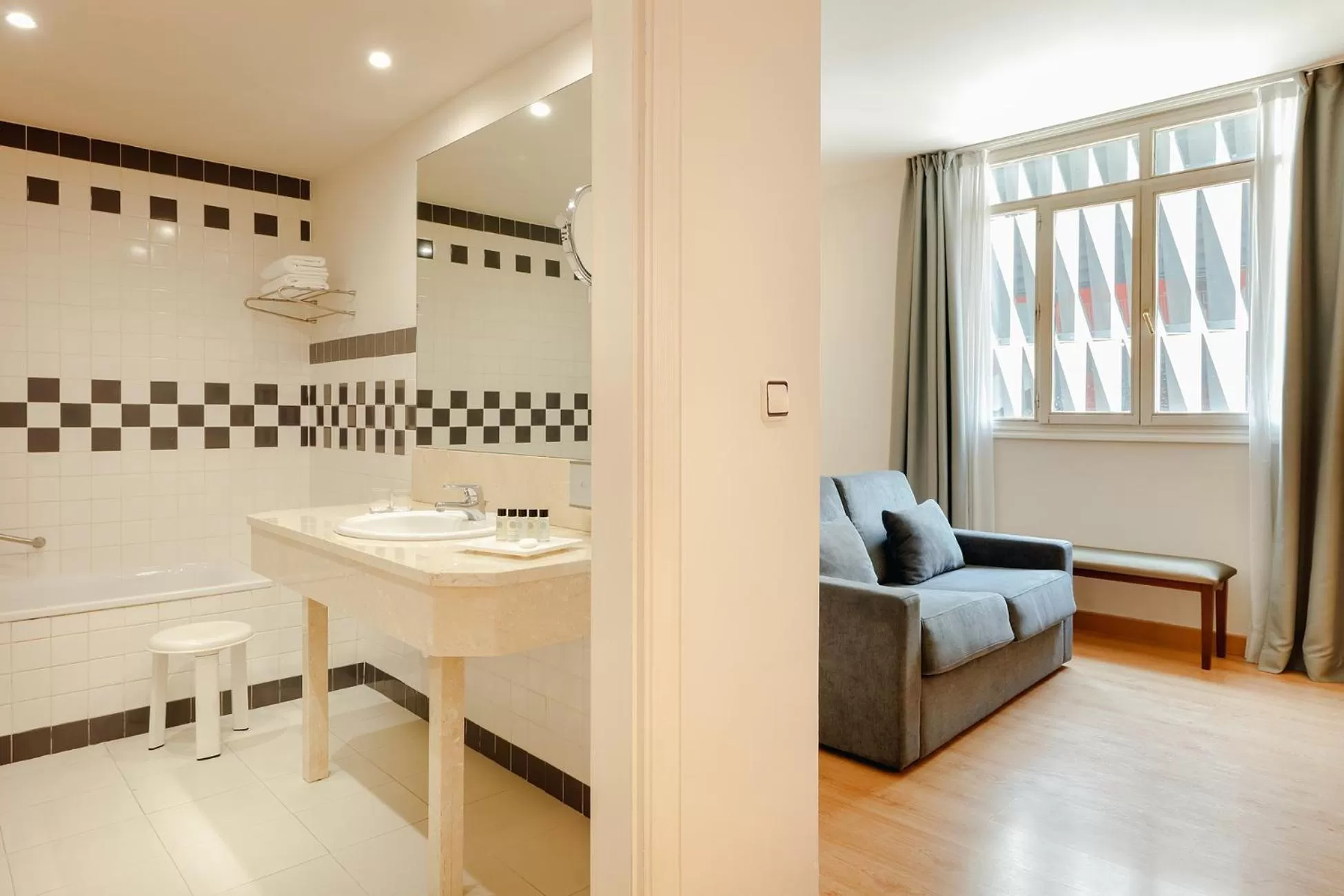 Bathroom in Abba Euskalduna Hotel