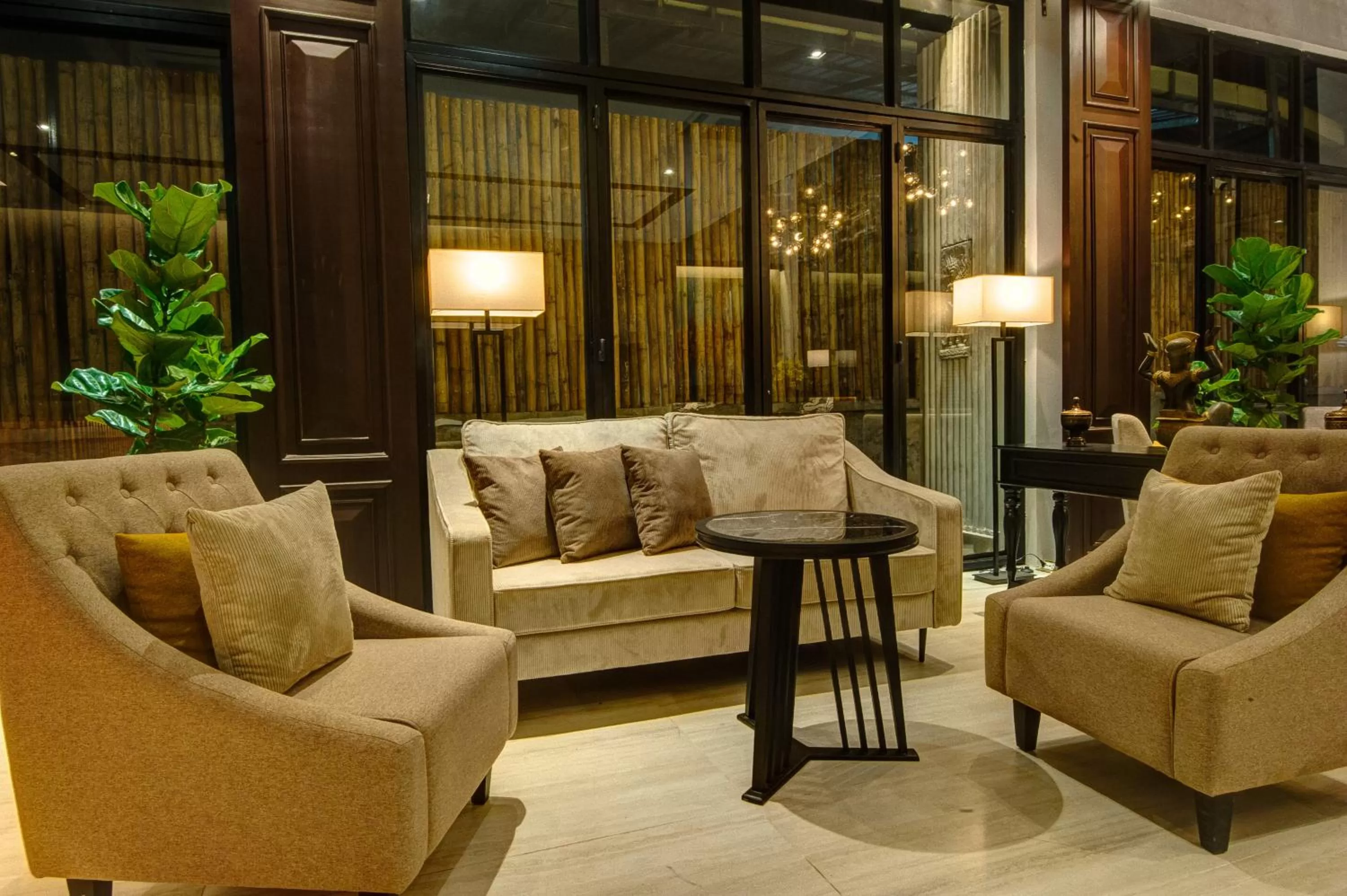 Seating area in GLOW PARK HOTEL Grand Royal Palace