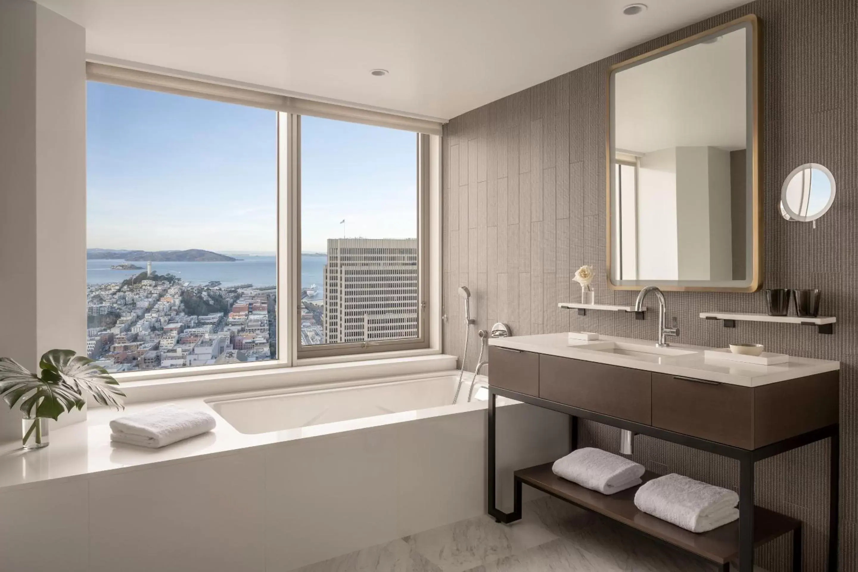 Bathroom in Four Seasons Hotel San Francisco at Embarcadero