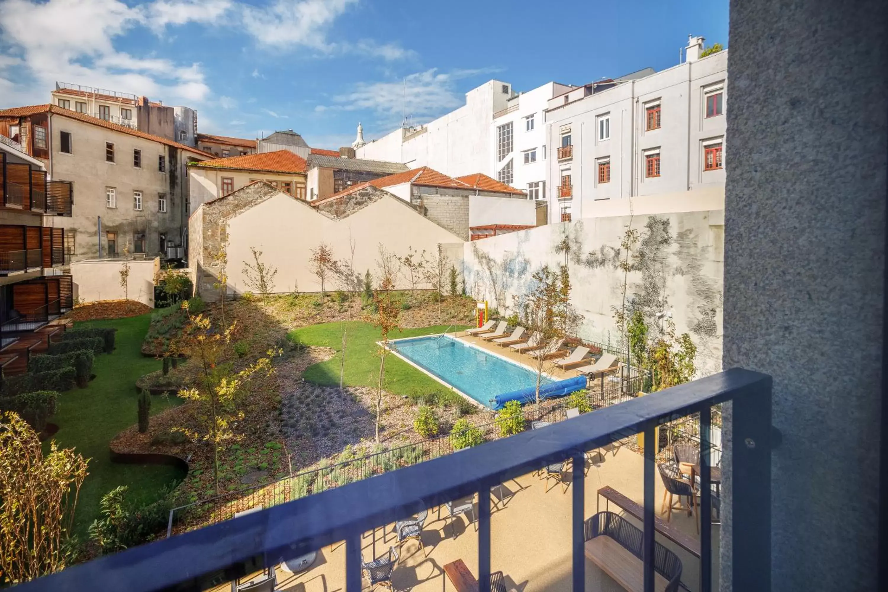 Garden view, Pool View in Mercure Porto Centro Aliados