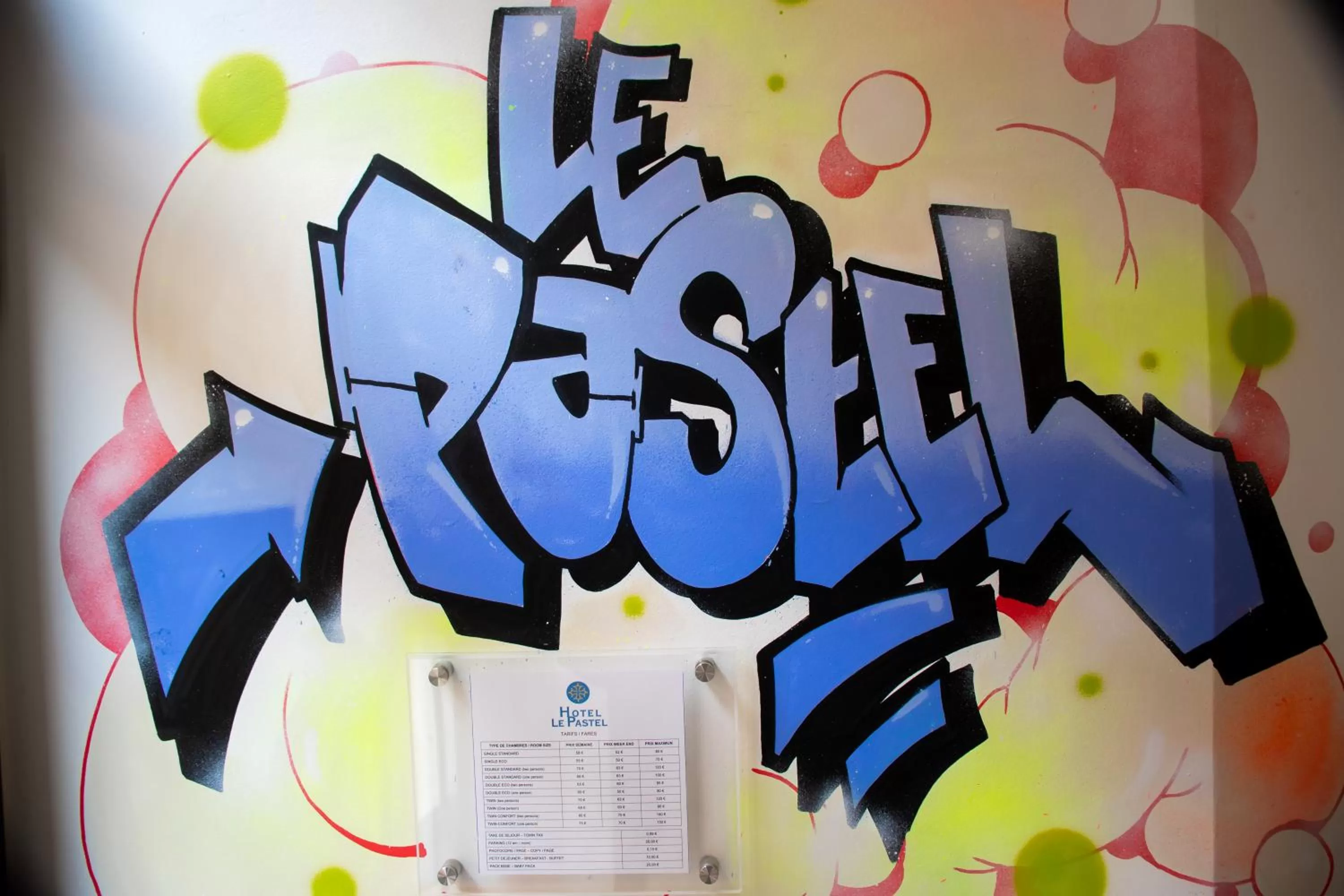 Decorative detail in Hôtel le Pastel