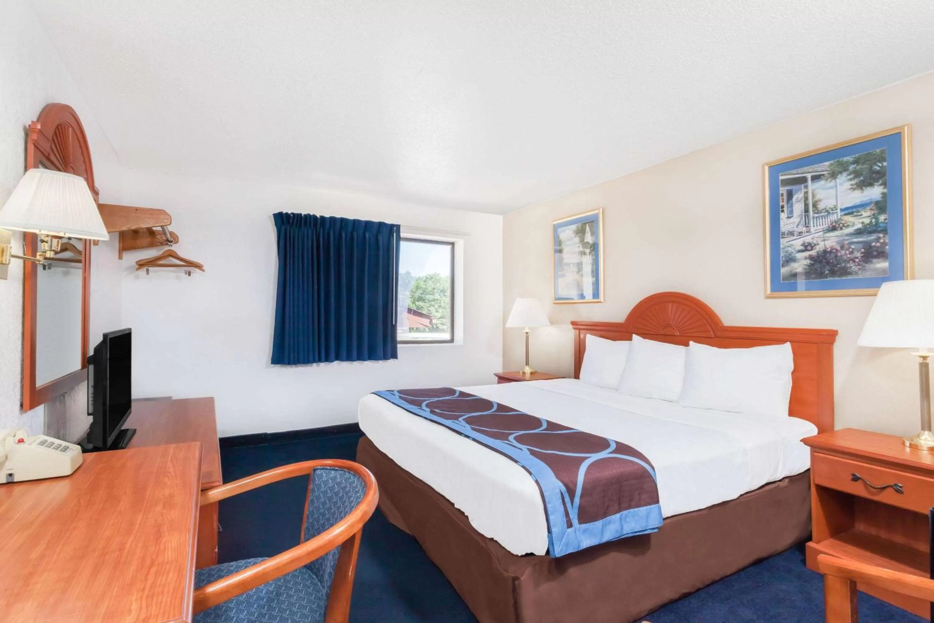 Photo of the whole room, Bed in Super 8 by Wyndham Montgomery Maybrook