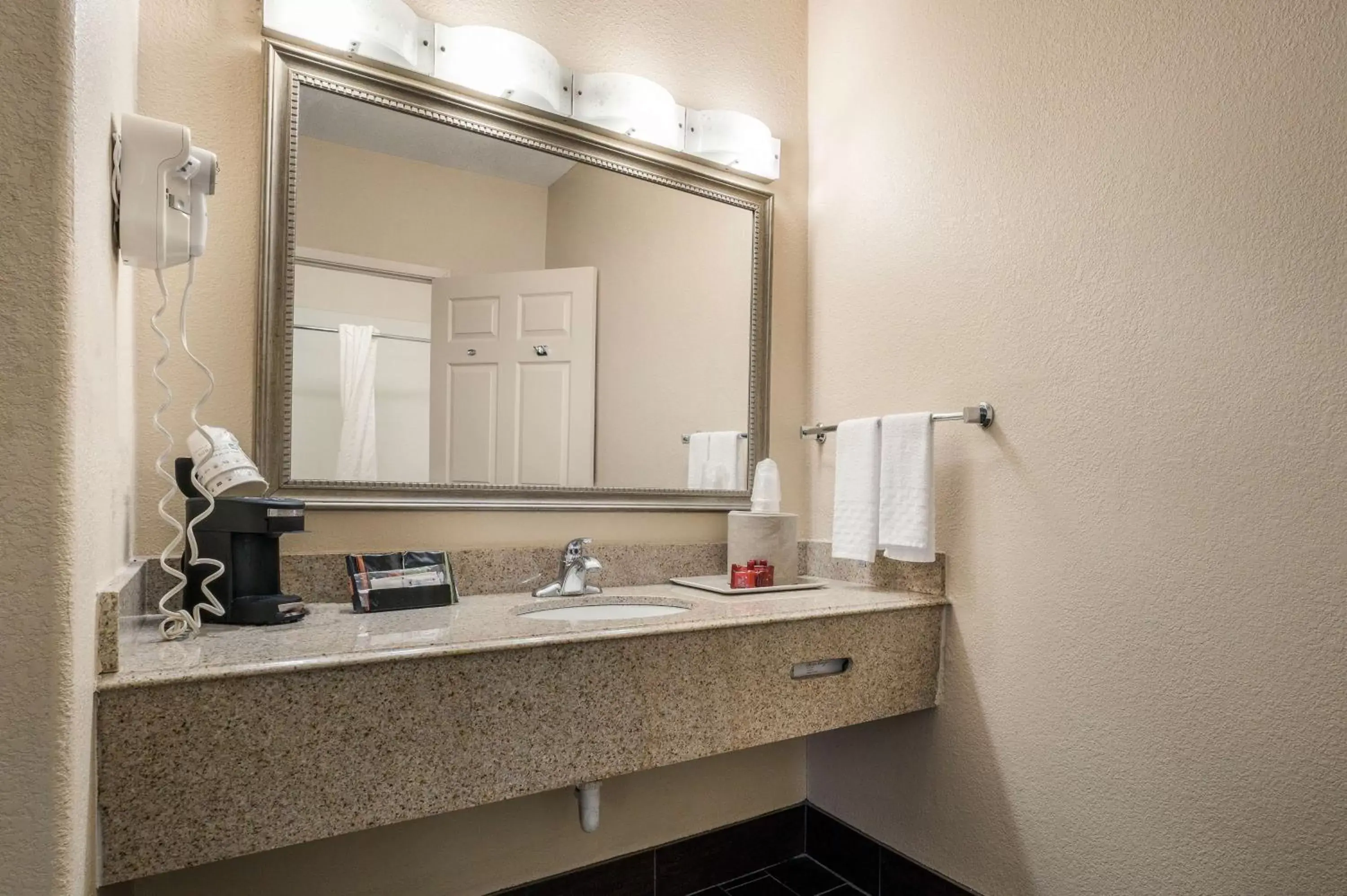 Photo of the whole room, Bathroom in SureStay Hotel by Best Western Alice