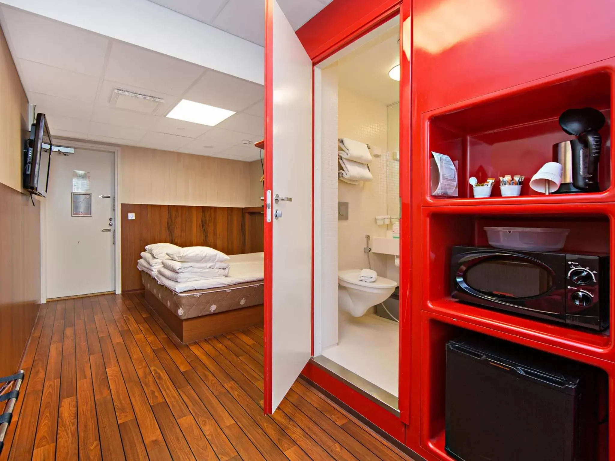 Photo of the whole room, Bathroom in Omena Hotel Helsinki City Centre