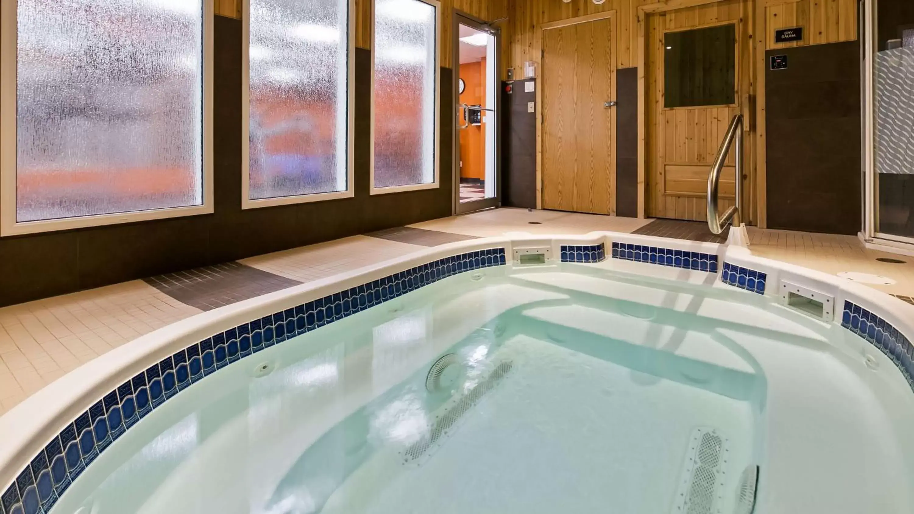 Swimming Pool in Best Western Plus Peace River Hotel & Suites