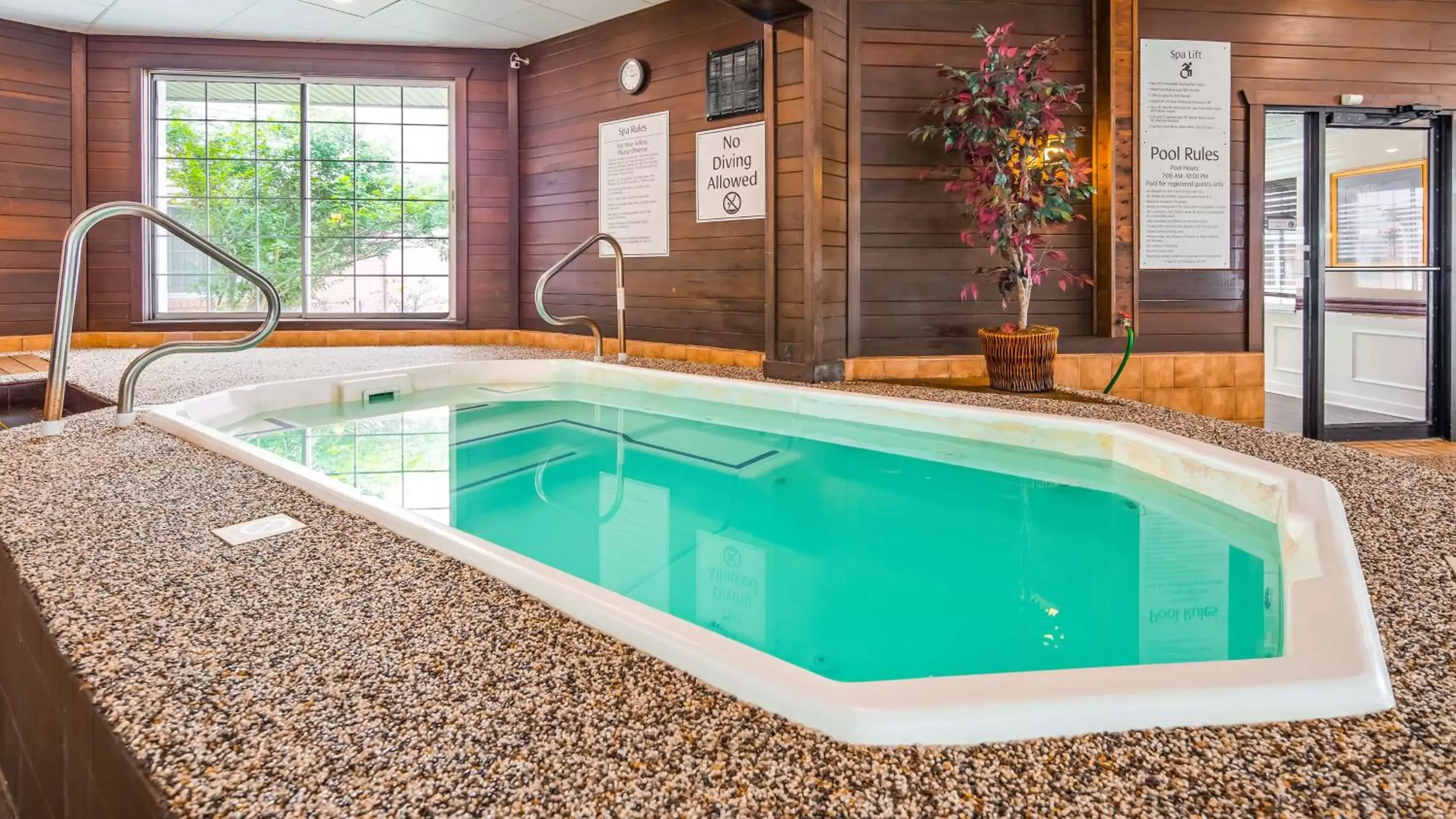 Pool view, Swimming Pool in Best Western Greenfield Inn