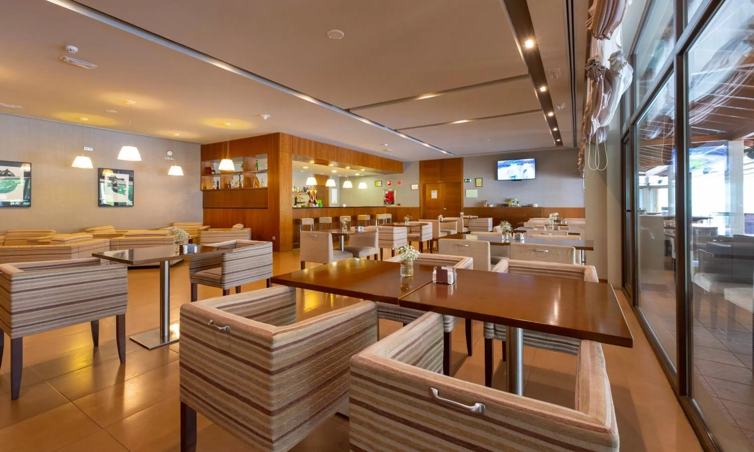 Lounge or bar, Restaurant/Places to Eat in Hotel Spa Attica21 Villalba