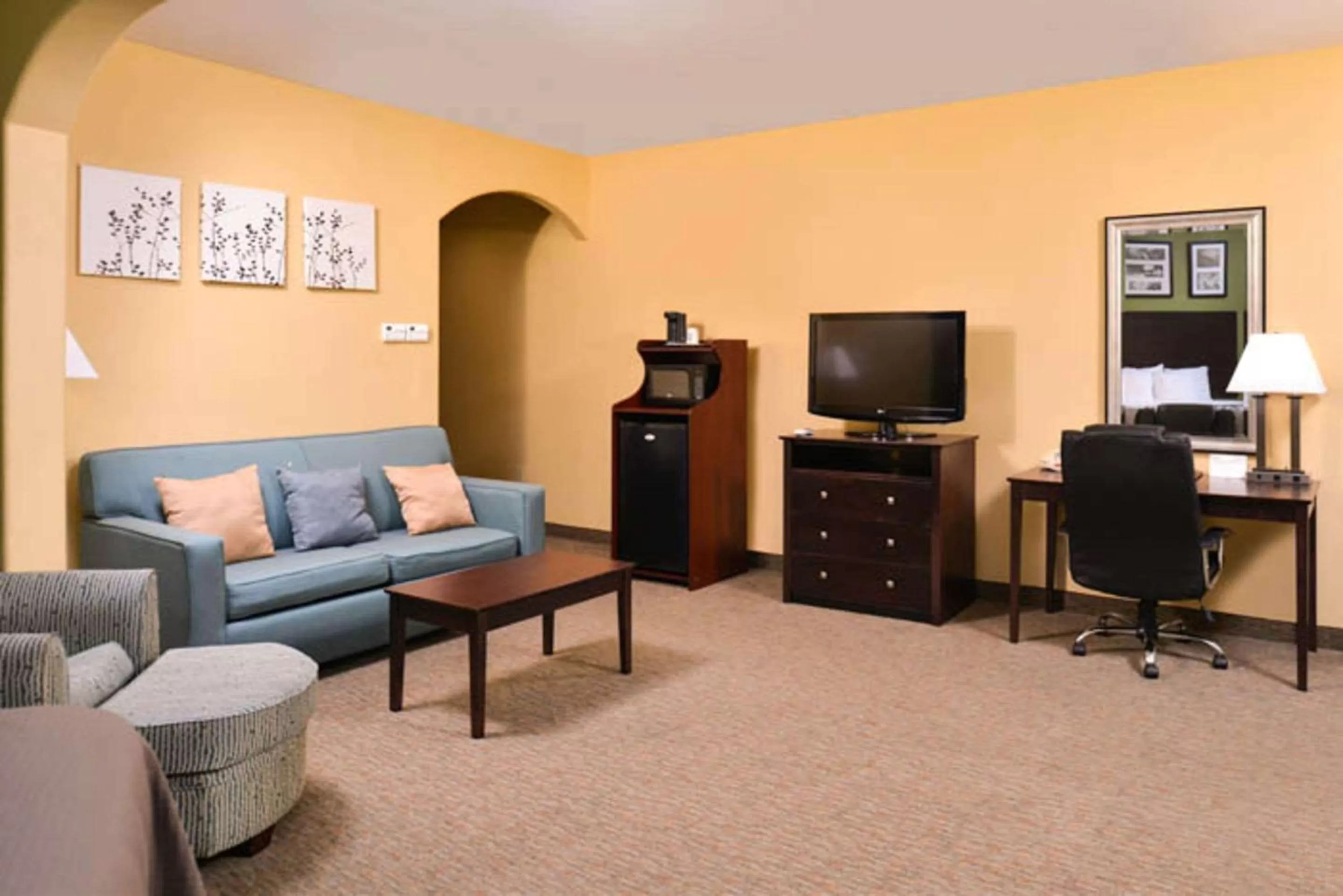 Photo of the whole room in Sleep Inn and Suites Downtown Houston